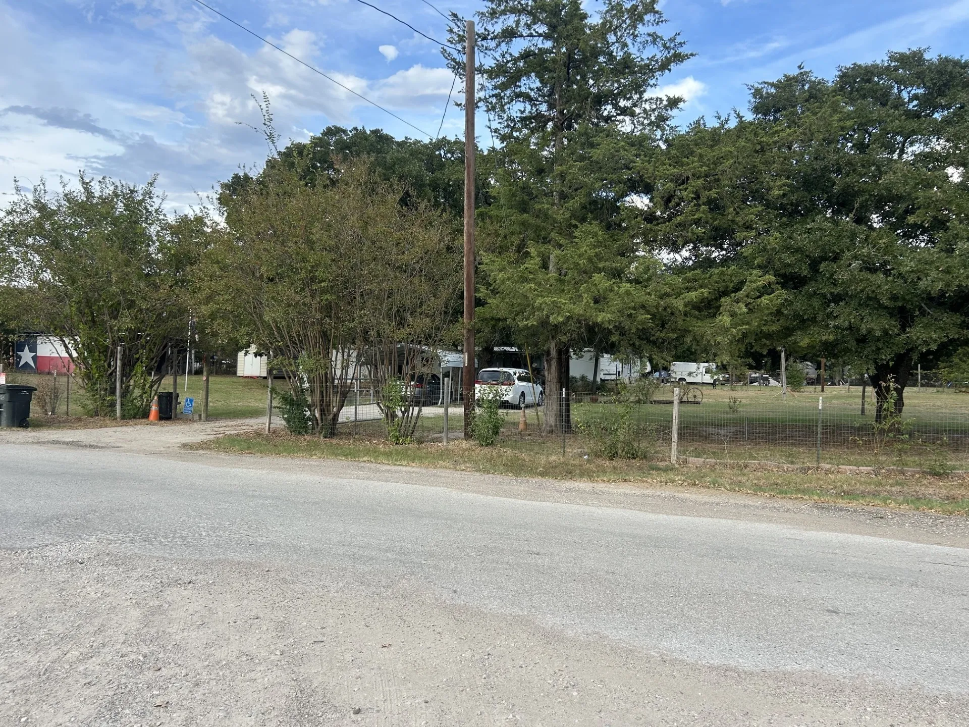Mobile Home For Sale in Hunt County , 9277 Morris Drive, Hawk Cove, Texas 75474, 3 Bedroom, 1 Bathroom, Garage spaces, 840 Sqft, built in 1974, mls#21380228, Real Estate Agent in Hawk Cove, Homes For Sale in Hunt county, Homes For Sale in Hawk Cove, Realtor in Hawk Cove Texas, Real Estate Brokerage Independent Realty Texas, Luminita Cordes Realtor