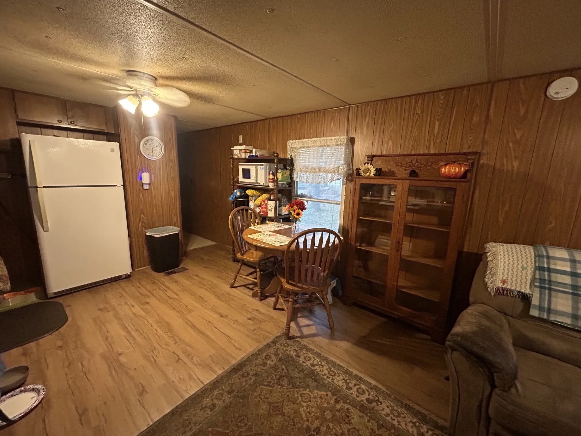 Mobile Home For Sale in Hunt County , 9277 Morris Drive, Hawk Cove, Texas 75474, 3 Bedroom, 1 Bathroom, Garage spaces, 840 Sqft, built in 1974, mls#21380228, Real Estate Agent in Hawk Cove, Homes For Sale in Hunt county, Homes For Sale in Hawk Cove, Realtor in Hawk Cove Texas, Real Estate Brokerage Independent Realty Texas, Luminita Cordes Realtor