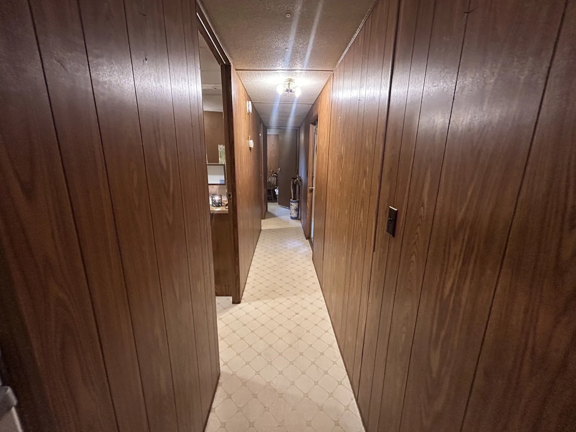Mobile Home For Sale in Hunt County , 9277 Morris Drive, Hawk Cove, Texas 75474, 3 Bedroom, 1 Bathroom, Garage spaces, 840 Sqft, built in 1974, mls#21380228, Real Estate Agent in Hawk Cove, Homes For Sale in Hunt county, Homes For Sale in Hawk Cove, Realtor in Hawk Cove Texas, Real Estate Brokerage Independent Realty Texas, Luminita Cordes Realtor