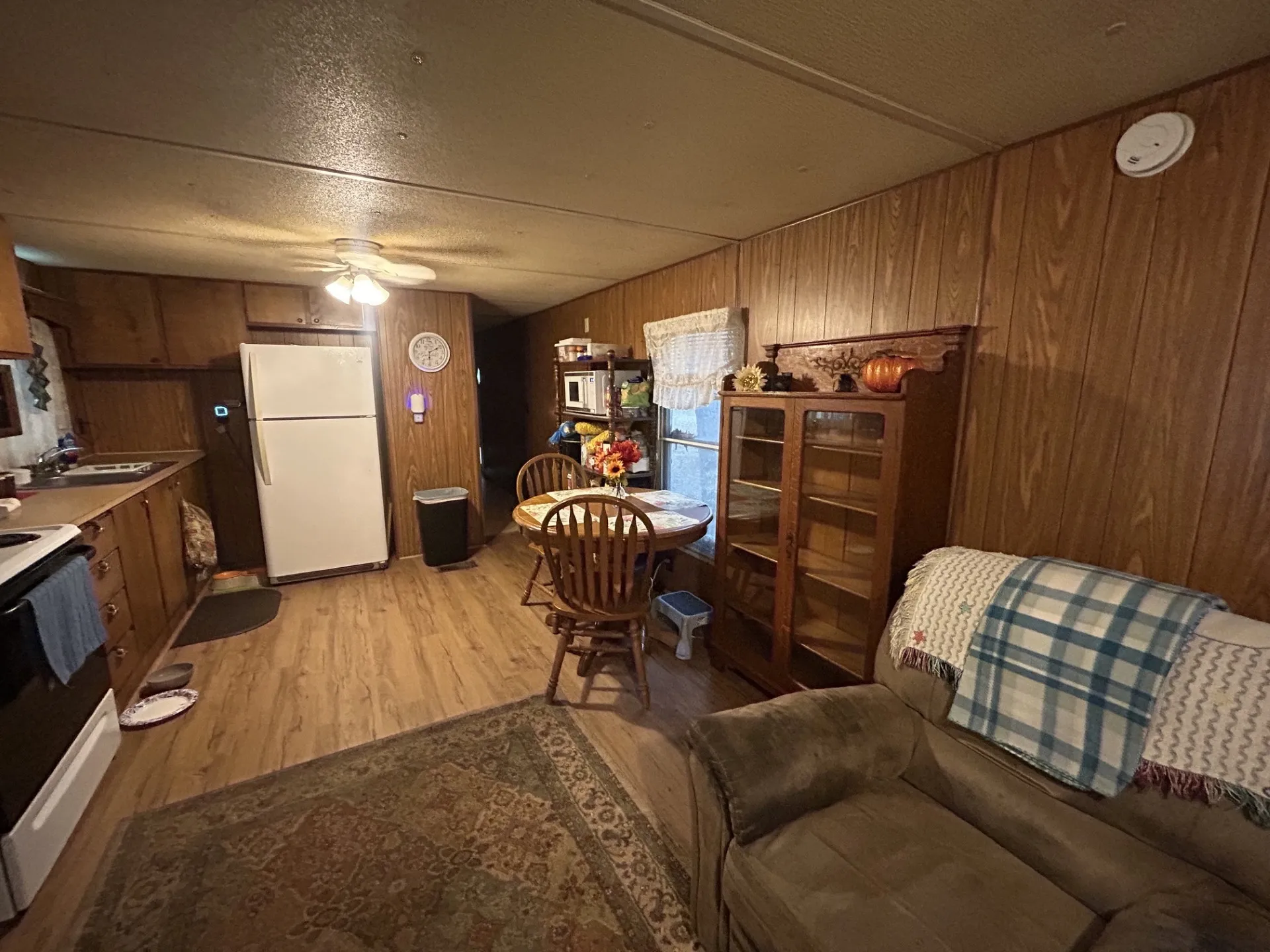 Mobile Home For Sale in Hunt County , 9277 Morris Drive, Hawk Cove, Texas 75474, 3 Bedroom, 1 Bathroom, Garage spaces, 840 Sqft, built in 1974, mls#21380228, Real Estate Agent in Hawk Cove, Homes For Sale in Hunt county, Homes For Sale in Hawk Cove, Realtor in Hawk Cove Texas, Real Estate Brokerage Independent Realty Texas, Luminita Cordes Realtor