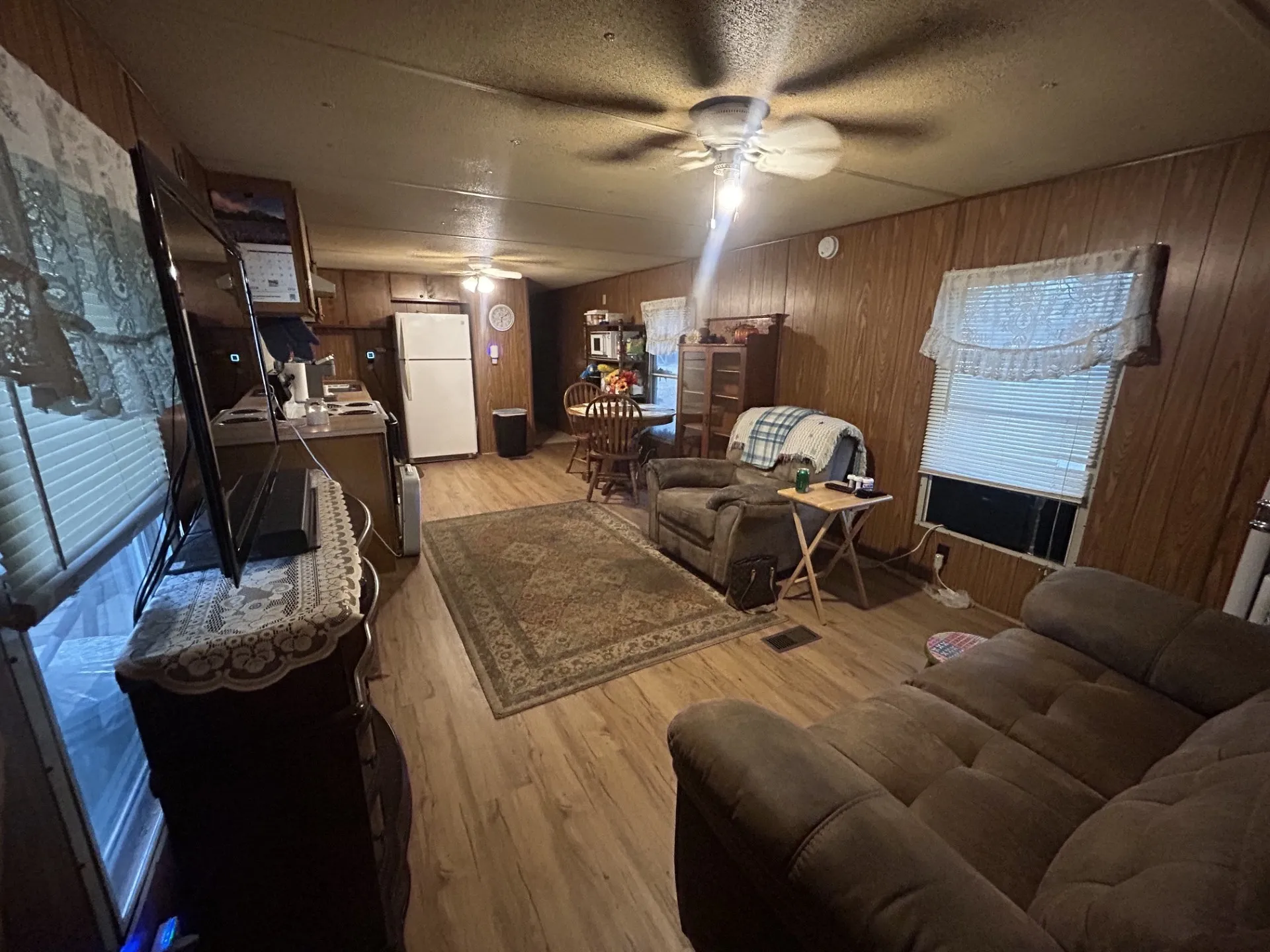 Mobile Home For Sale in Hunt County , 9277 Morris Drive, Hawk Cove, Texas 75474, 3 Bedroom, 1 Bathroom, Garage spaces, 840 Sqft, built in 1974, mls#21380228, Real Estate Agent in Hawk Cove, Homes For Sale in Hunt county, Homes For Sale in Hawk Cove, Realtor in Hawk Cove Texas, Real Estate Brokerage Independent Realty Texas, Luminita Cordes Realtor