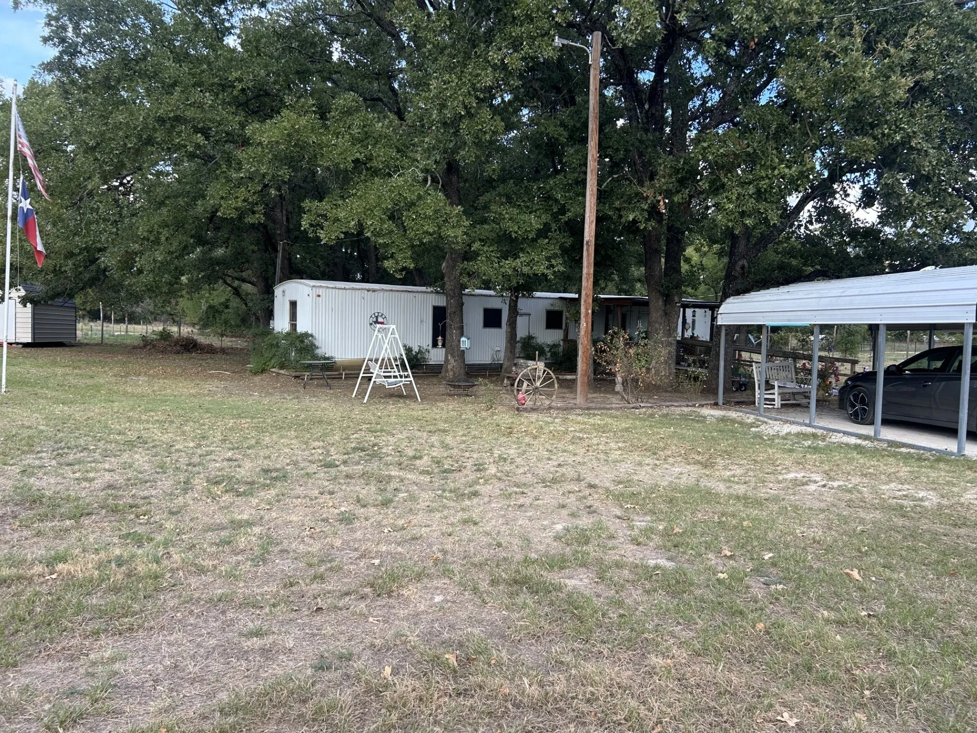 Mobile Home For Sale in Hunt County , 9277 Morris Drive, Hawk Cove, Texas 75474, 3 Bedroom, 1 Bathroom, Garage spaces, 840 Sqft, built in 1974, mls#21380228, Real Estate Agent in Hawk Cove, Homes For Sale in Hunt county, Homes For Sale in Hawk Cove, Realtor in Hawk Cove Texas, Real Estate Brokerage Independent Realty Texas, Luminita Cordes Realtor