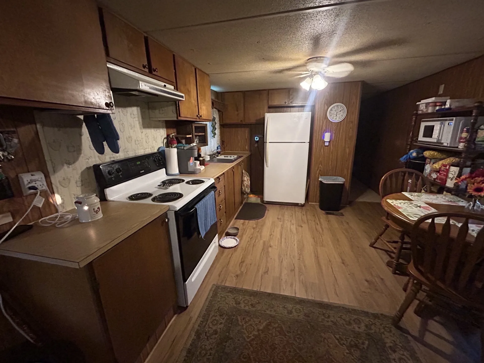 Mobile Home For Sale in Hunt County , 9277 Morris Drive, Hawk Cove, Texas 75474, 3 Bedroom, 1 Bathroom, Garage spaces, 840 Sqft, built in 1974, mls#21380228, Real Estate Agent in Hawk Cove, Homes For Sale in Hunt county, Homes For Sale in Hawk Cove, Realtor in Hawk Cove Texas, Real Estate Brokerage Independent Realty Texas, Luminita Cordes Realtor