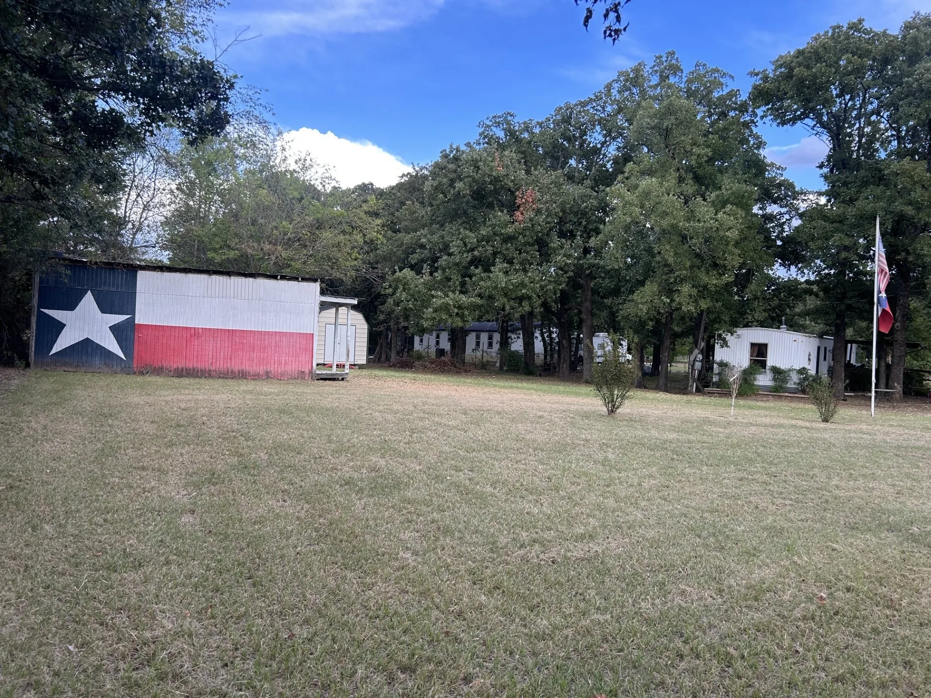 Mobile Home For Sale in Hunt County , 9277 Morris Drive, Hawk Cove, Texas 75474, 3 Bedroom, 1 Bathroom, Garage spaces, 840 Sqft, built in 1974, mls#21380228, Real Estate Agent in Hawk Cove, Homes For Sale in Hunt county, Homes For Sale in Hawk Cove, Realtor in Hawk Cove Texas, Real Estate Brokerage Independent Realty Texas, Luminita Cordes Realtor