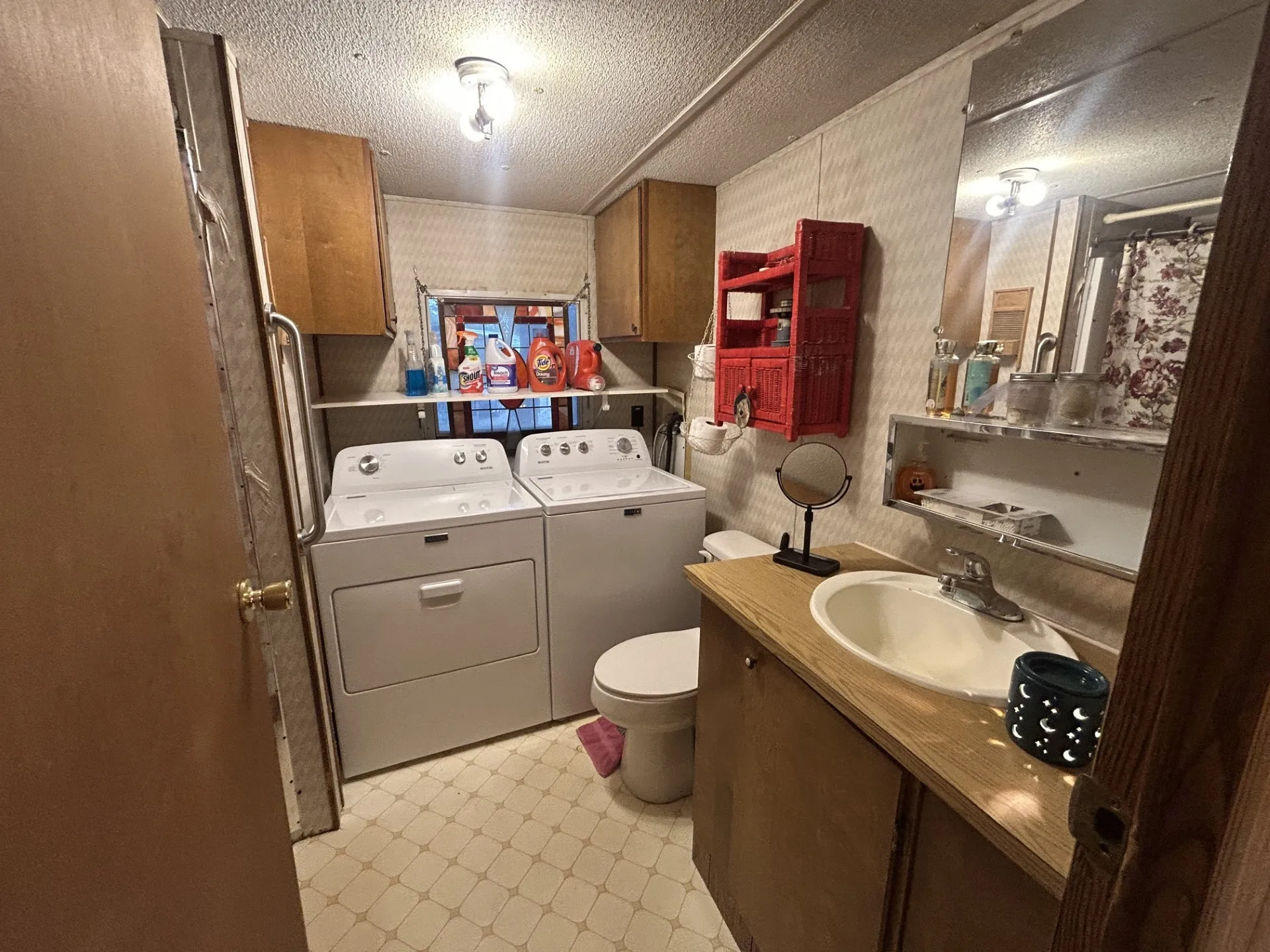 Mobile Home For Sale in Hunt County , 9277 Morris Drive, Hawk Cove, Texas 75474, 3 Bedroom, 1 Bathroom, Garage spaces, 840 Sqft, built in 1974, mls#21380228, Real Estate Agent in Hawk Cove, Homes For Sale in Hunt county, Homes For Sale in Hawk Cove, Realtor in Hawk Cove Texas, Real Estate Brokerage Independent Realty Texas, Luminita Cordes Realtor