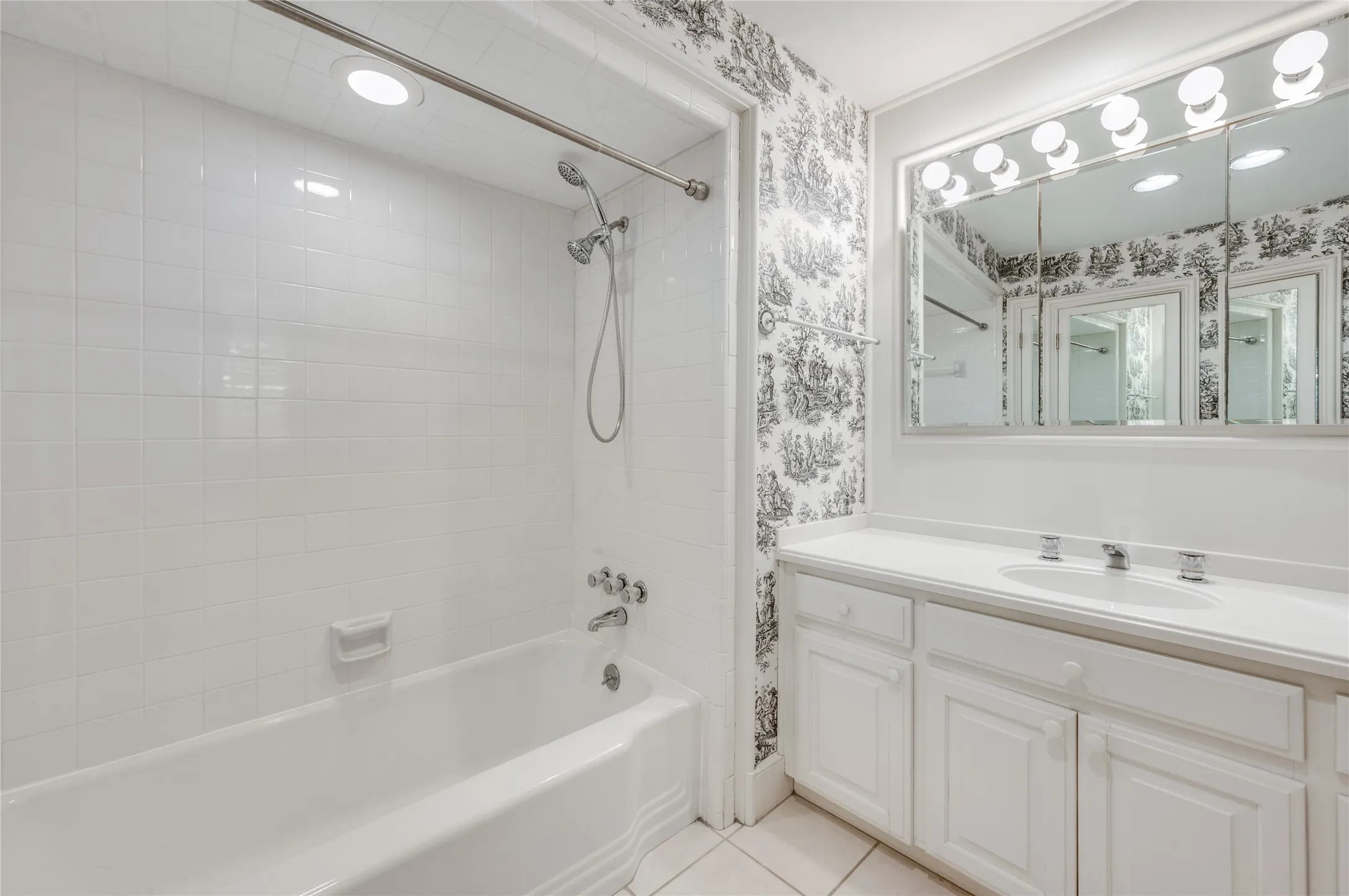 Duplex For Rent in Dallas County , 4520 Westway Avenue, Highland Park, Texas 75205, 2 Bedroom, 3 Bathroom, 2 Garage spaces, 2,700 Sqft, built in 1981, mls#21384505, Real Estate Agent in Highland Park, Homes For Rent in Dallas county, Homes For Rent in Highland Park, Realtor in Highland Park Texas, Real Estate Brokerage Independent Realty Texas, Luminita Cordes Realtor