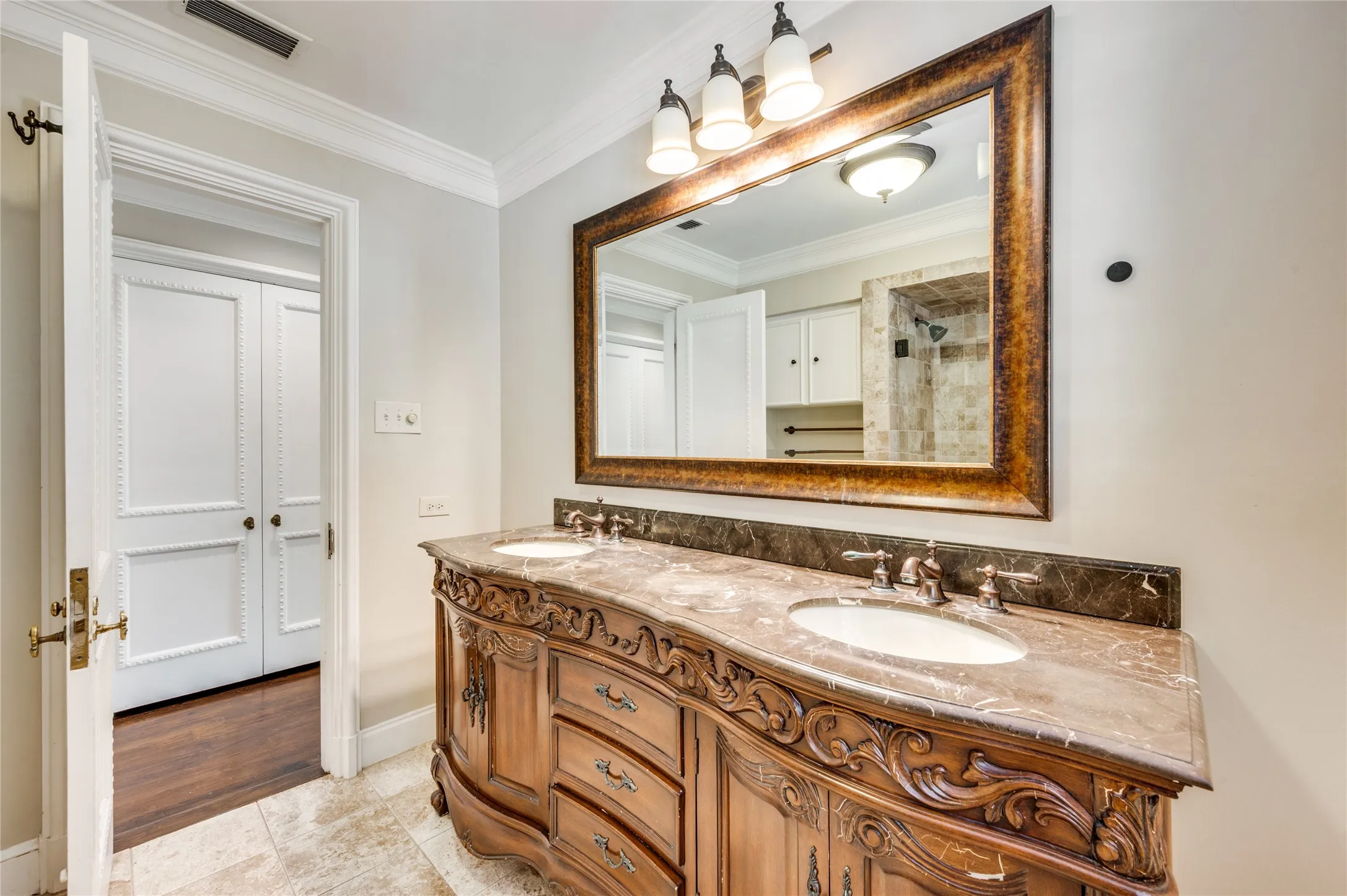 Duplex For Rent in Dallas County , 4520 Westway Avenue, Highland Park, Texas 75205, 2 Bedroom, 3 Bathroom, 2 Garage spaces, 2,700 Sqft, built in 1981, mls#21384505, Real Estate Agent in Highland Park, Homes For Rent in Dallas county, Homes For Rent in Highland Park, Realtor in Highland Park Texas, Real Estate Brokerage Independent Realty Texas, Luminita Cordes Realtor