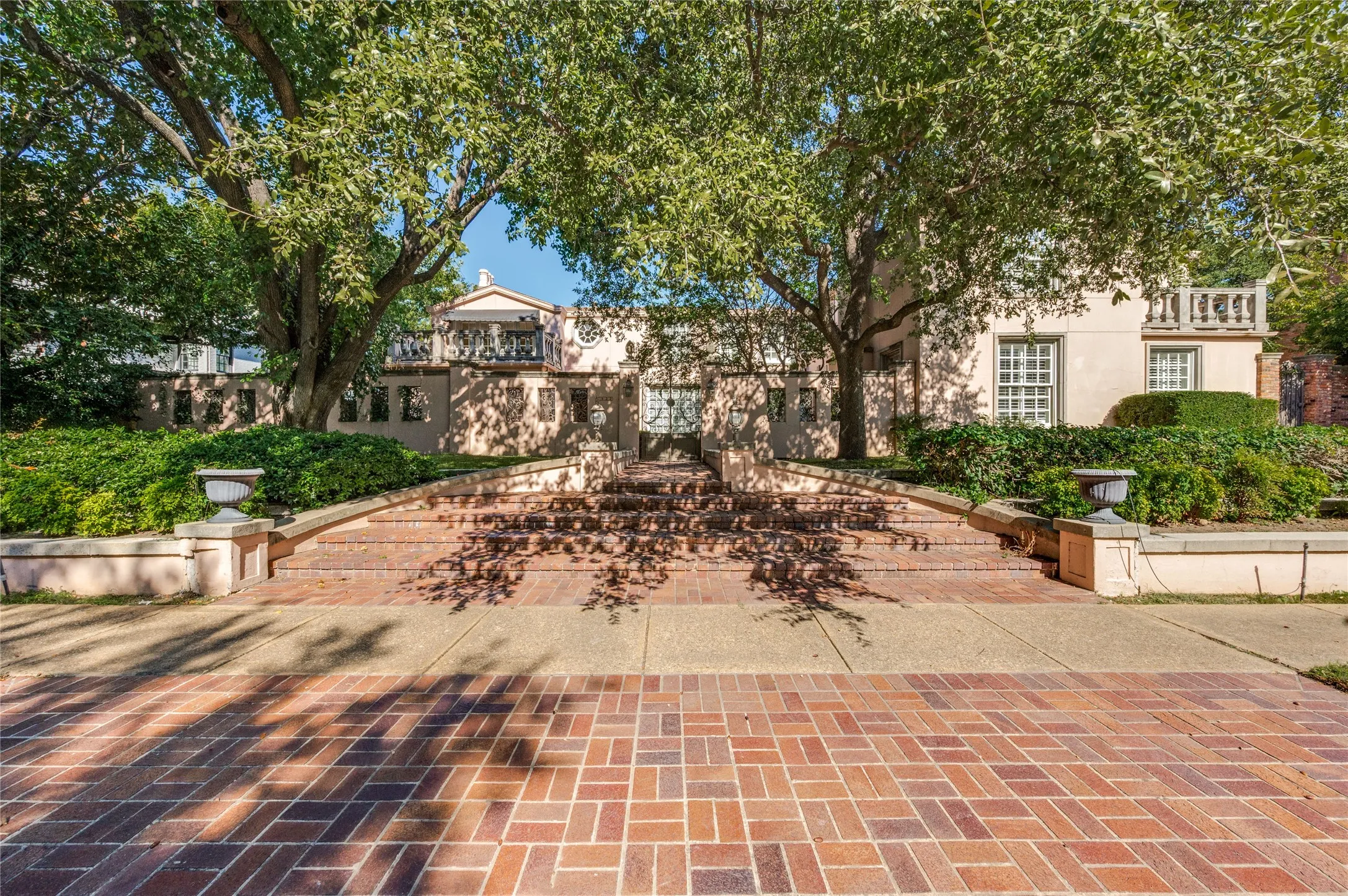 Duplex For Rent in Dallas County , 4520 Westway Avenue, Highland Park, Texas 75205, 2 Bedroom, 3 Bathroom, 2 Garage spaces, 2,700 Sqft, built in 1981, mls#21384505, Real Estate Agent in Highland Park, Homes For Rent in Dallas county, Homes For Rent in Highland Park, Realtor in Highland Park Texas, Real Estate Brokerage Independent Realty Texas, Luminita Cordes Realtor