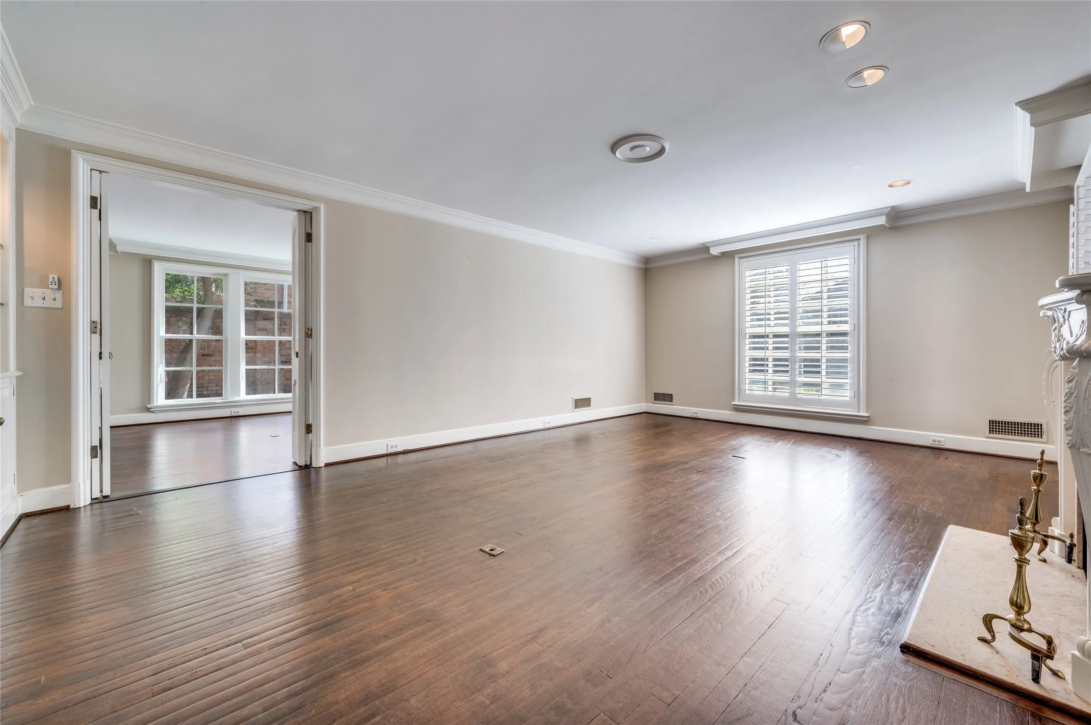 Duplex For Rent in Dallas County , 4520 Westway Avenue, Highland Park, Texas 75205, 2 Bedroom, 3 Bathroom, 2 Garage spaces, 2,700 Sqft, built in 1981, mls#21384505, Real Estate Agent in Highland Park, Homes For Rent in Dallas county, Homes For Rent in Highland Park, Realtor in Highland Park Texas, Real Estate Brokerage Independent Realty Texas, Luminita Cordes Realtor