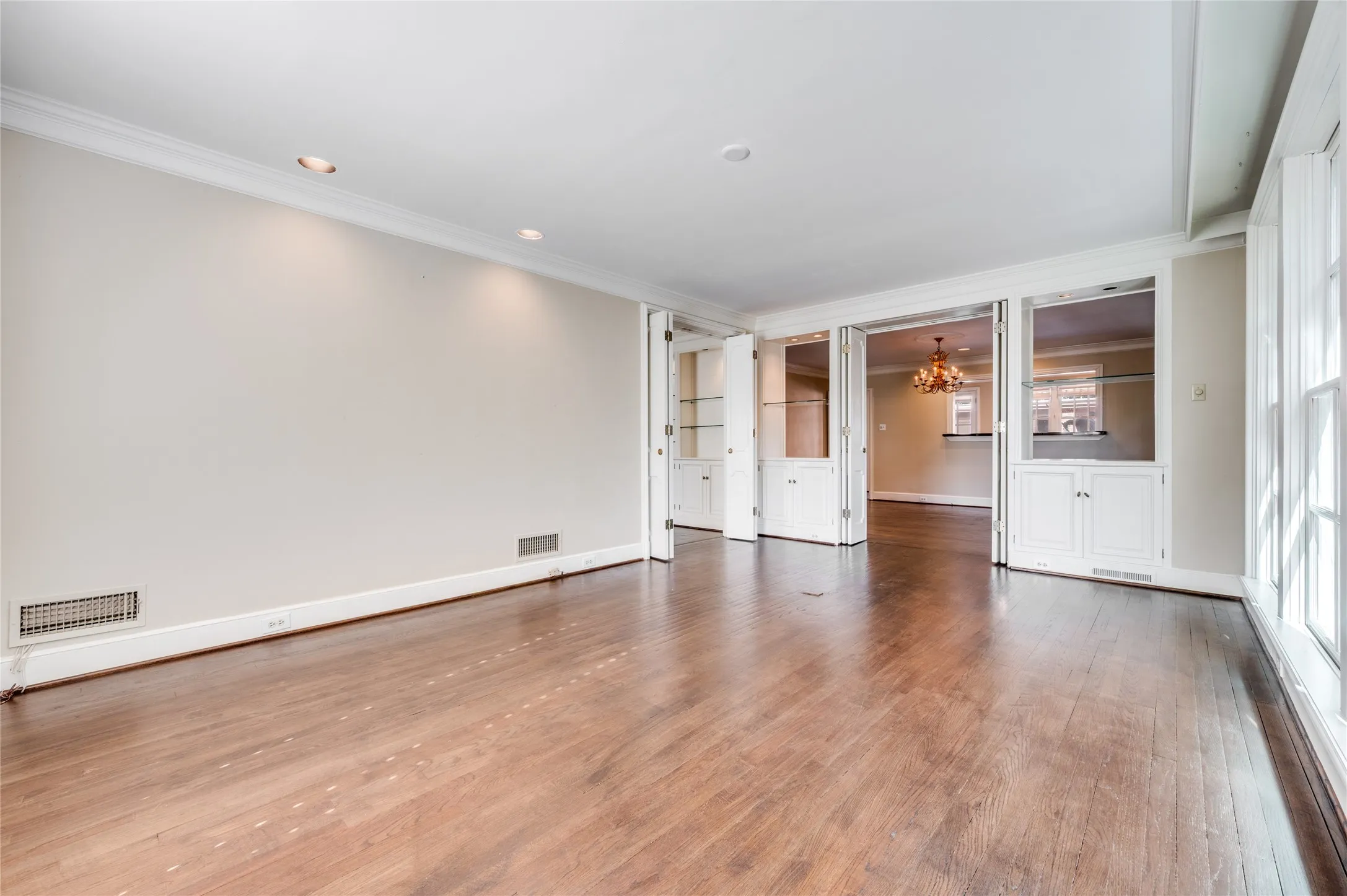 Duplex For Rent in Dallas County , 4520 Westway Avenue, Highland Park, Texas 75205, 2 Bedroom, 3 Bathroom, 2 Garage spaces, 2,700 Sqft, built in 1981, mls#21384505, Real Estate Agent in Highland Park, Homes For Rent in Dallas county, Homes For Rent in Highland Park, Realtor in Highland Park Texas, Real Estate Brokerage Independent Realty Texas, Luminita Cordes Realtor