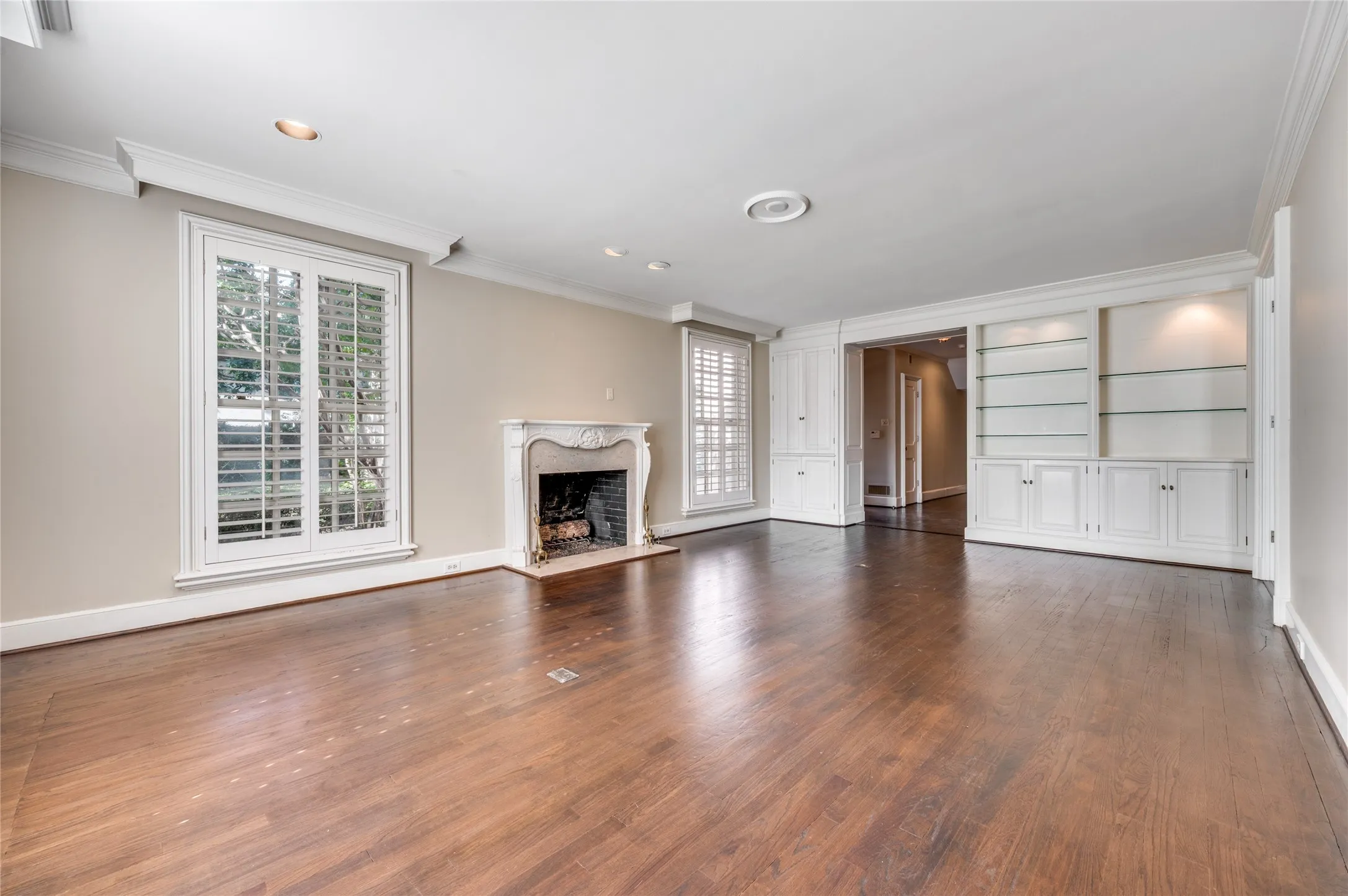 Duplex For Rent in Dallas County , 4520 Westway Avenue, Highland Park, Texas 75205, 2 Bedroom, 3 Bathroom, 2 Garage spaces, 2,700 Sqft, built in 1981, mls#21384505, Real Estate Agent in Highland Park, Homes For Rent in Dallas county, Homes For Rent in Highland Park, Realtor in Highland Park Texas, Real Estate Brokerage Independent Realty Texas, Luminita Cordes Realtor