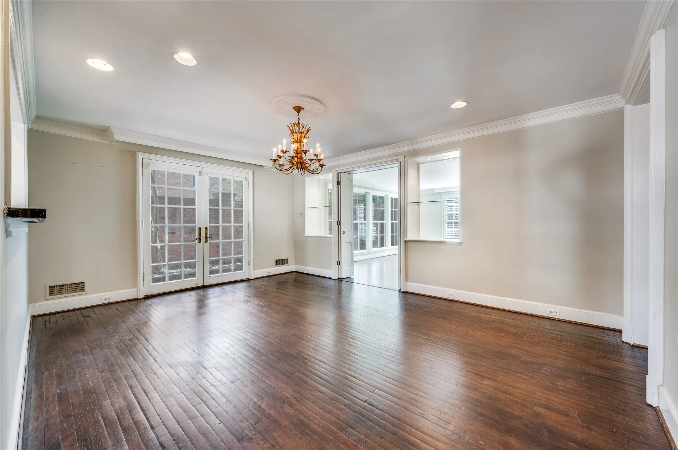 Duplex For Rent in Dallas County , 4520 Westway Avenue, Highland Park, Texas 75205, 2 Bedroom, 3 Bathroom, 2 Garage spaces, 2,700 Sqft, built in 1981, mls#21384505, Real Estate Agent in Highland Park, Homes For Rent in Dallas county, Homes For Rent in Highland Park, Realtor in Highland Park Texas, Real Estate Brokerage Independent Realty Texas, Luminita Cordes Realtor
