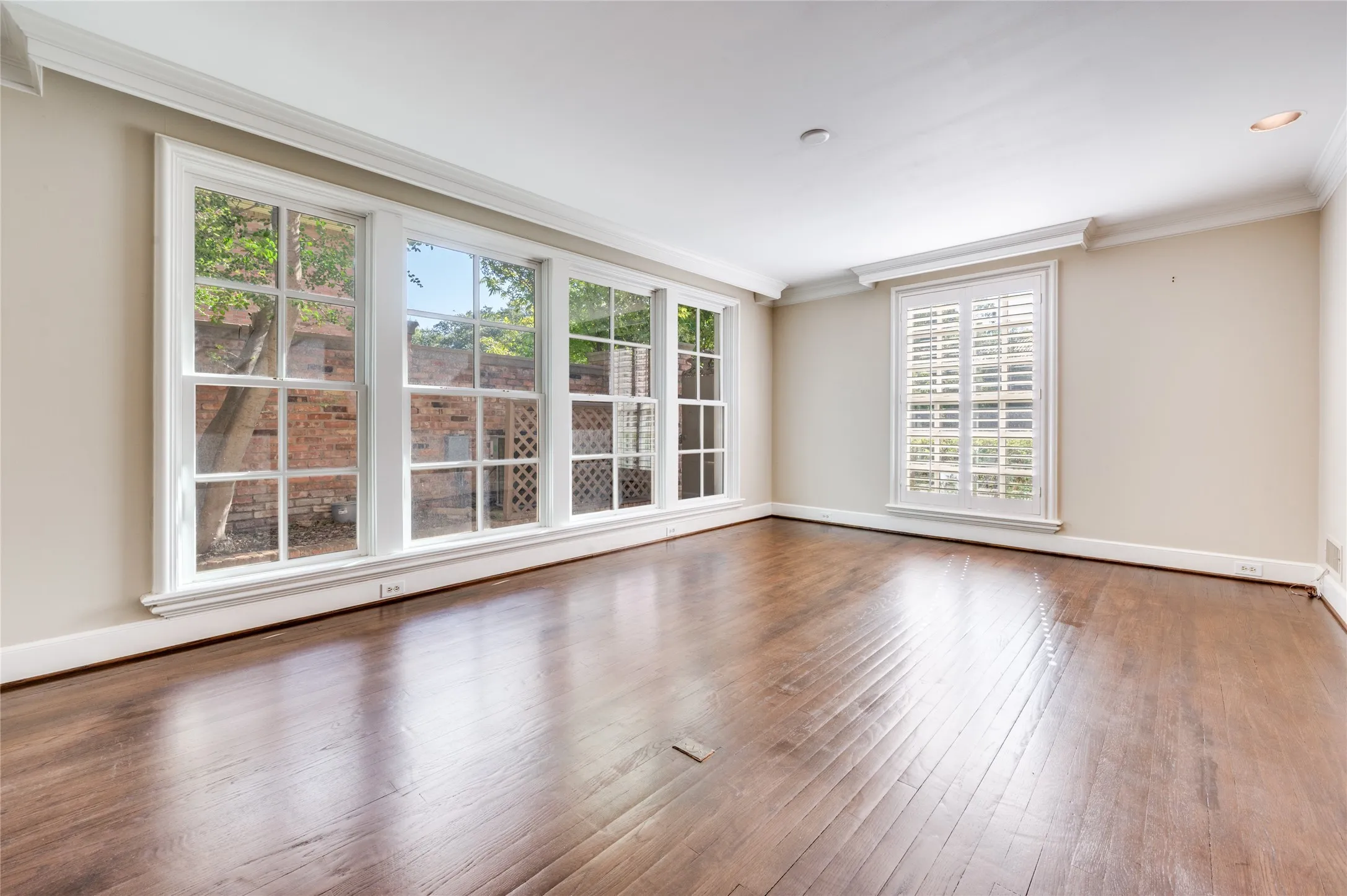 Duplex For Rent in Dallas County , 4520 Westway Avenue, Highland Park, Texas 75205, 2 Bedroom, 3 Bathroom, 2 Garage spaces, 2,700 Sqft, built in 1981, mls#21384505, Real Estate Agent in Highland Park, Homes For Rent in Dallas county, Homes For Rent in Highland Park, Realtor in Highland Park Texas, Real Estate Brokerage Independent Realty Texas, Luminita Cordes Realtor