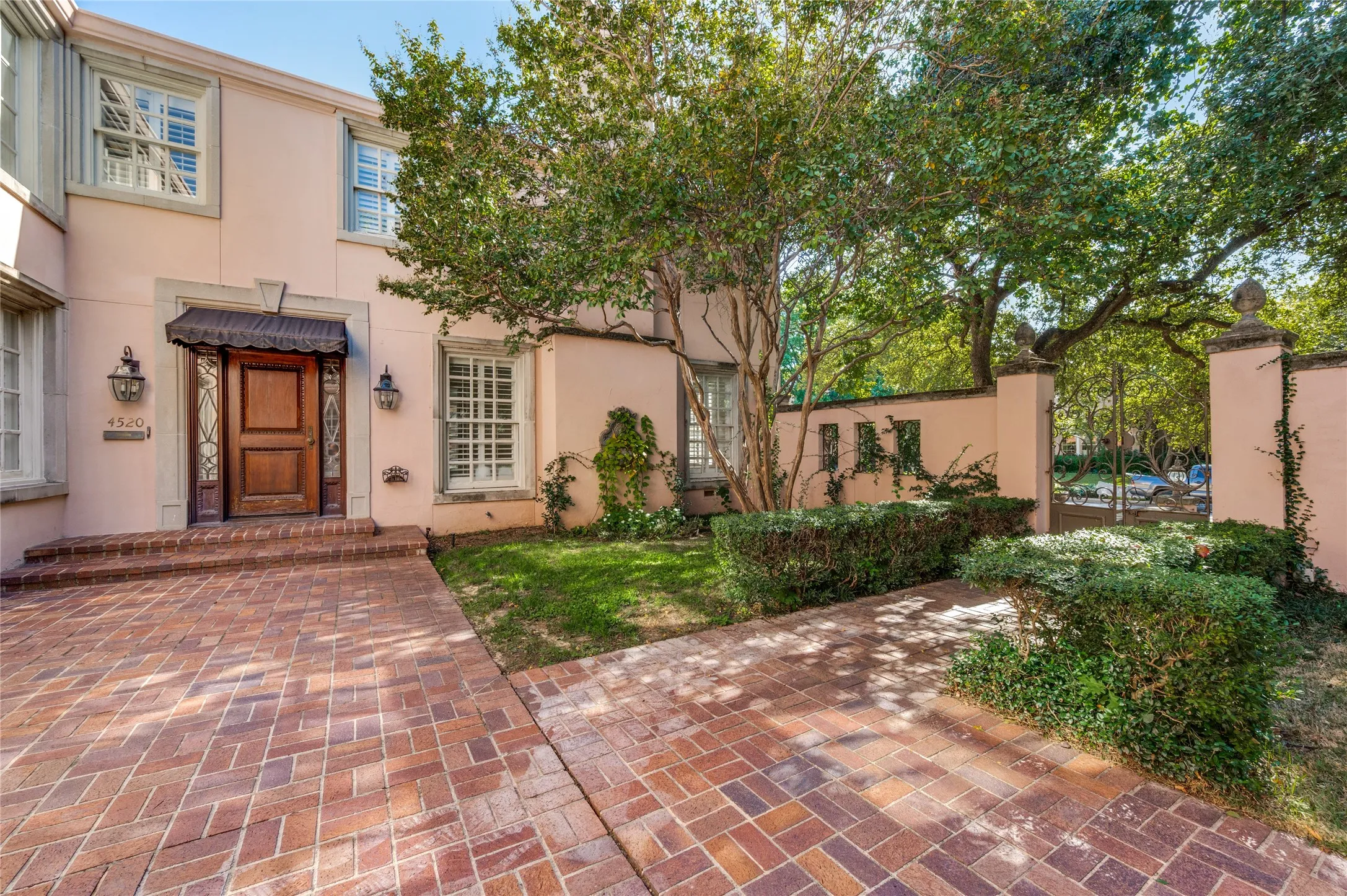 Duplex For Rent in Dallas County , 4520 Westway Avenue, Highland Park, Texas 75205, 2 Bedroom, 3 Bathroom, 2 Garage spaces, 2,700 Sqft, built in 1981, mls#21384505, Real Estate Agent in Highland Park, Homes For Rent in Dallas county, Homes For Rent in Highland Park, Realtor in Highland Park Texas, Real Estate Brokerage Independent Realty Texas, Luminita Cordes Realtor