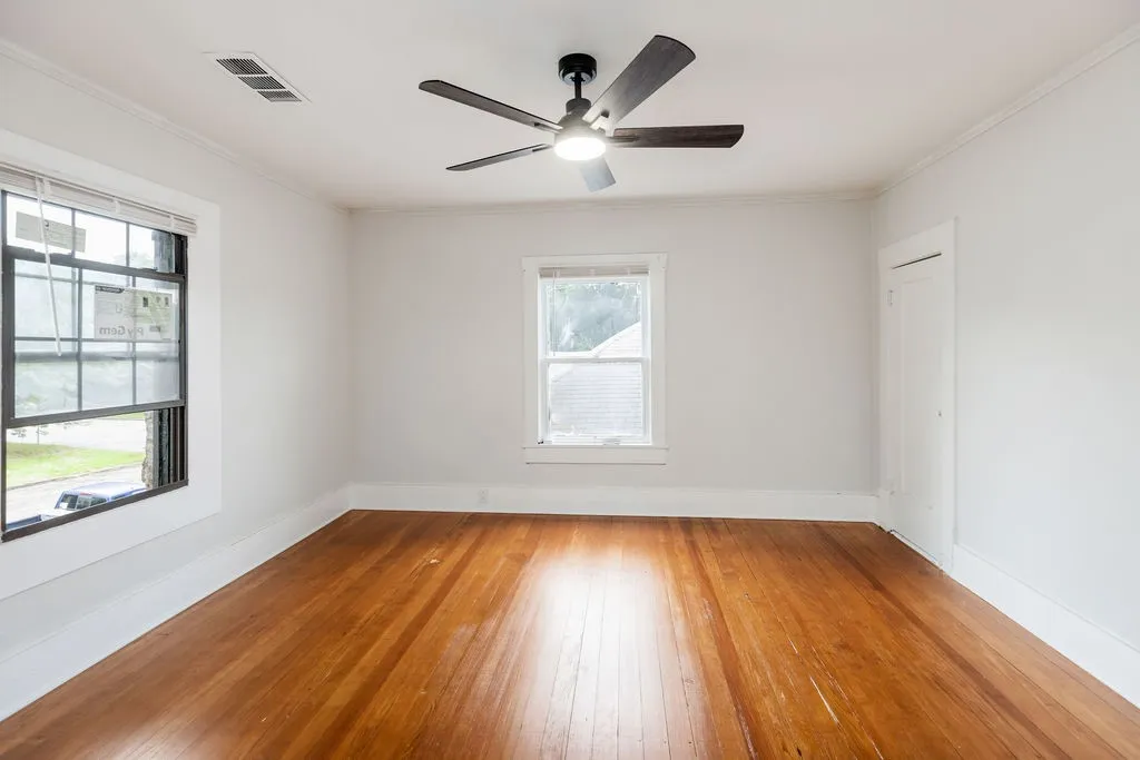 Single Family Residence For Rent in Grayson County , 1025 W Walker Street, Denison, Texas 75020, 3 Bedroom, 2 Bathroom, Garage spaces, 1,864 Sqft, built in 1936, mls#21384511, Real Estate Agent in Denison, Homes For Rent in Grayson county, Homes For Rent in Denison, Realtor in Denison Texas, Real Estate Brokerage Independent Realty Texas, Luminita Cordes Realtor