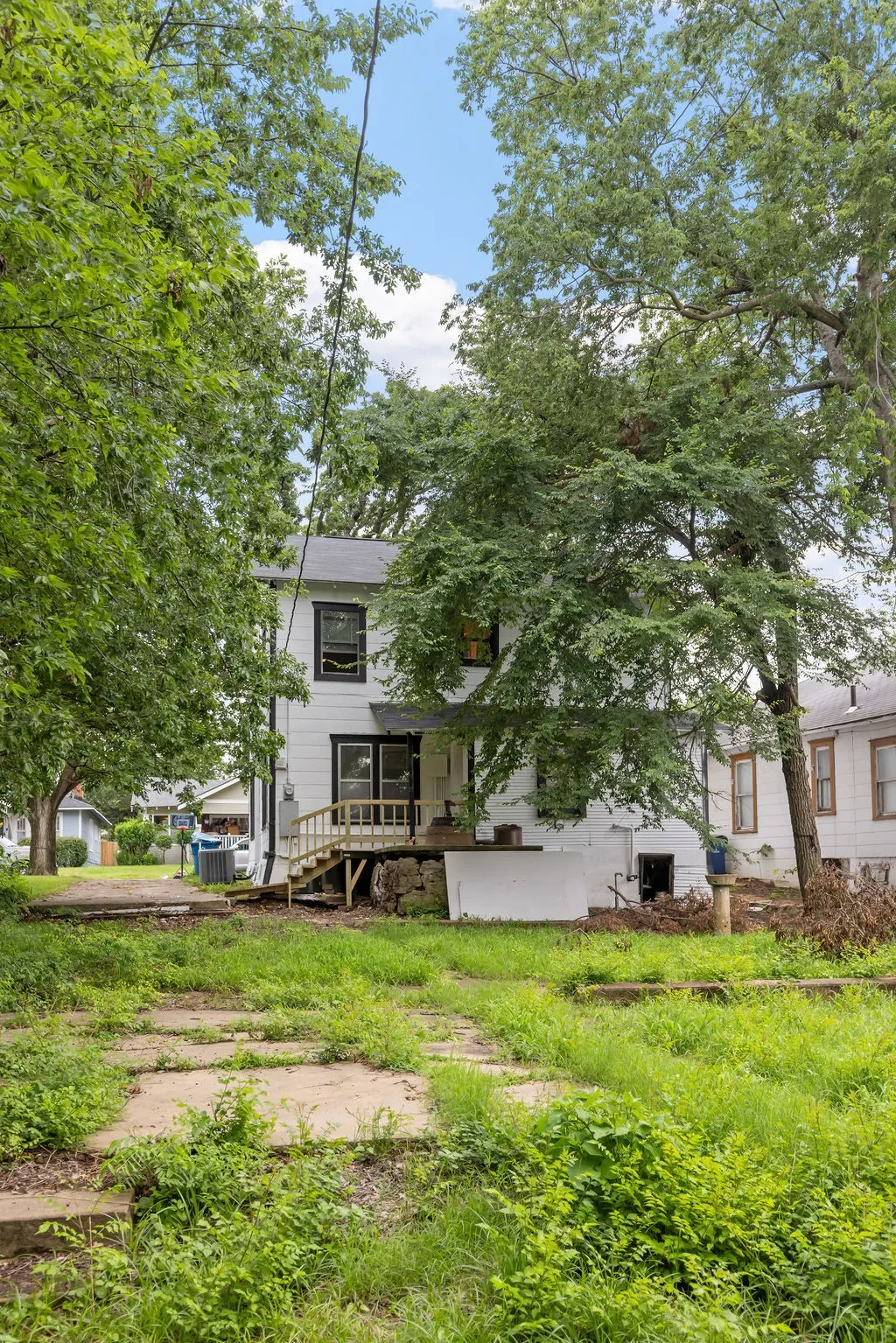 Single Family Residence For Rent in Grayson County , 1025 W Walker Street, Denison, Texas 75020, 3 Bedroom, 2 Bathroom, Garage spaces, 1,864 Sqft, built in 1936, mls#21384511, Real Estate Agent in Denison, Homes For Rent in Grayson county, Homes For Rent in Denison, Realtor in Denison Texas, Real Estate Brokerage Independent Realty Texas, Luminita Cordes Realtor