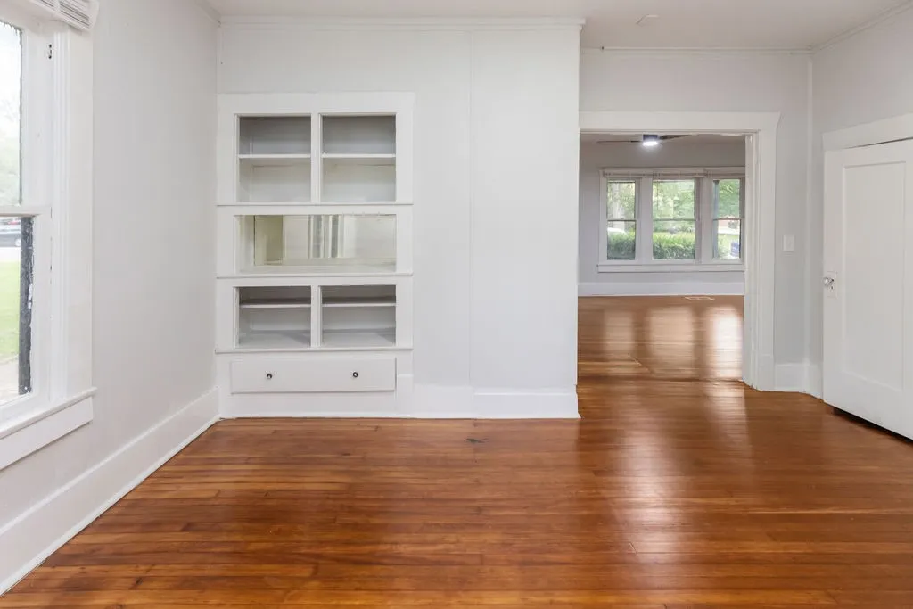 Single Family Residence For Rent in Grayson County , 1025 W Walker Street, Denison, Texas 75020, 3 Bedroom, 2 Bathroom, Garage spaces, 1,864 Sqft, built in 1936, mls#21384511, Real Estate Agent in Denison, Homes For Rent in Grayson county, Homes For Rent in Denison, Realtor in Denison Texas, Real Estate Brokerage Independent Realty Texas, Luminita Cordes Realtor