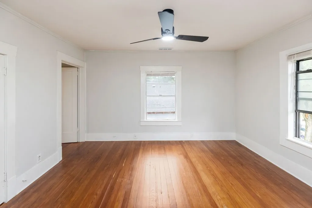 Single Family Residence For Rent in Grayson County , 1025 W Walker Street, Denison, Texas 75020, 3 Bedroom, 2 Bathroom, Garage spaces, 1,864 Sqft, built in 1936, mls#21384511, Real Estate Agent in Denison, Homes For Rent in Grayson county, Homes For Rent in Denison, Realtor in Denison Texas, Real Estate Brokerage Independent Realty Texas, Luminita Cordes Realtor