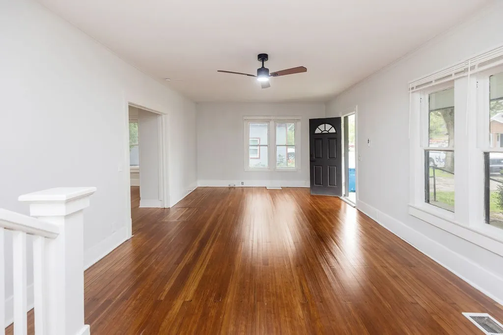 Single Family Residence For Rent in Grayson County , 1025 W Walker Street, Denison, Texas 75020, 3 Bedroom, 2 Bathroom, Garage spaces, 1,864 Sqft, built in 1936, mls#21384511, Real Estate Agent in Denison, Homes For Rent in Grayson county, Homes For Rent in Denison, Realtor in Denison Texas, Real Estate Brokerage Independent Realty Texas, Luminita Cordes Realtor