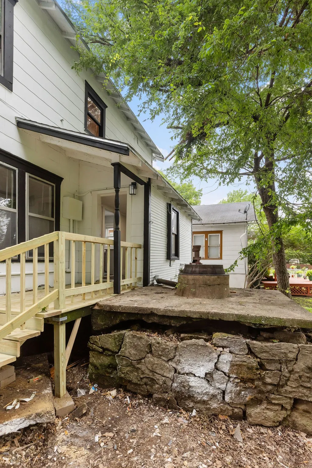 Single Family Residence For Rent in Grayson County , 1025 W Walker Street, Denison, Texas 75020, 3 Bedroom, 2 Bathroom, Garage spaces, 1,864 Sqft, built in 1936, mls#21384511, Real Estate Agent in Denison, Homes For Rent in Grayson county, Homes For Rent in Denison, Realtor in Denison Texas, Real Estate Brokerage Independent Realty Texas, Luminita Cordes Realtor