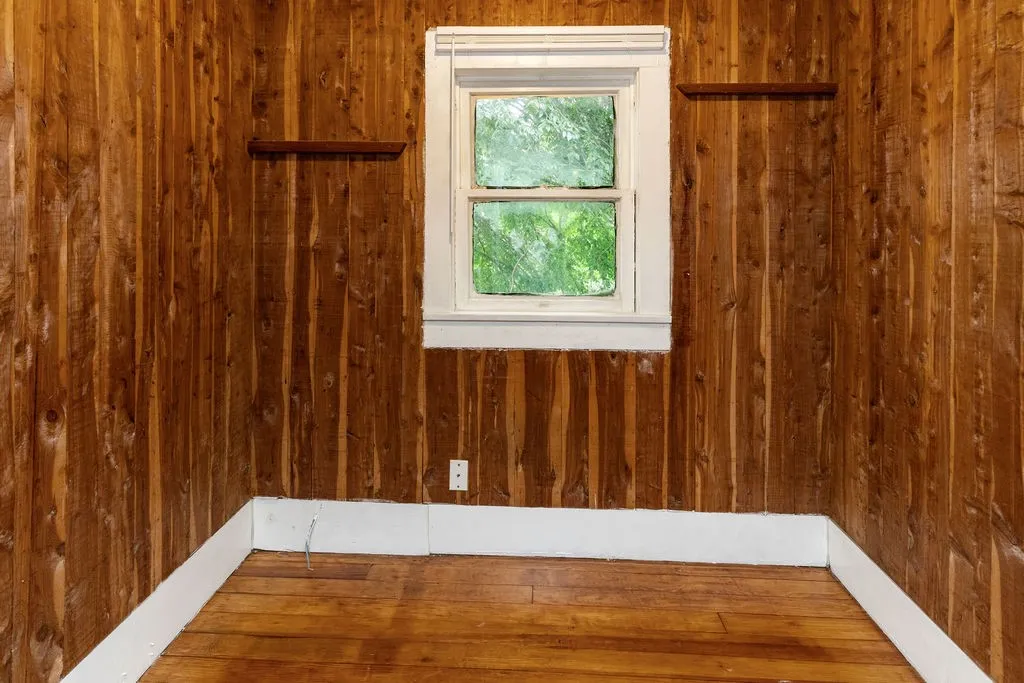 Single Family Residence For Rent in Grayson County , 1025 W Walker Street, Denison, Texas 75020, 3 Bedroom, 2 Bathroom, Garage spaces, 1,864 Sqft, built in 1936, mls#21384511, Real Estate Agent in Denison, Homes For Rent in Grayson county, Homes For Rent in Denison, Realtor in Denison Texas, Real Estate Brokerage Independent Realty Texas, Luminita Cordes Realtor