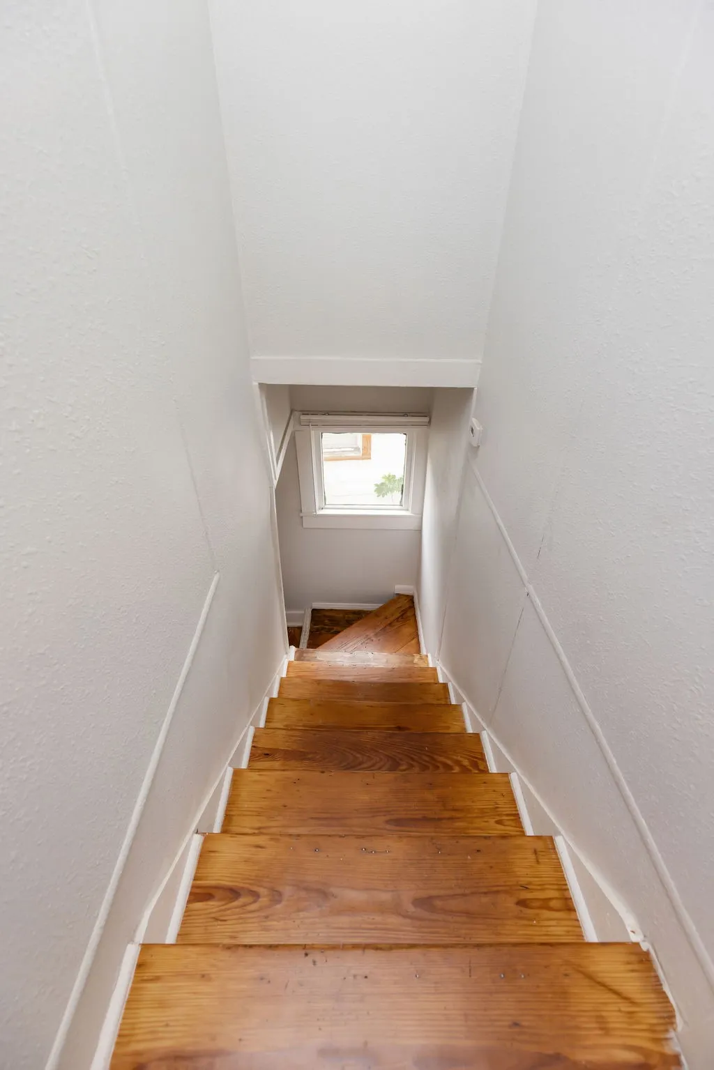 Single Family Residence For Rent in Grayson County , 1025 W Walker Street, Denison, Texas 75020, 3 Bedroom, 2 Bathroom, Garage spaces, 1,864 Sqft, built in 1936, mls#21384511, Real Estate Agent in Denison, Homes For Rent in Grayson county, Homes For Rent in Denison, Realtor in Denison Texas, Real Estate Brokerage Independent Realty Texas, Luminita Cordes Realtor