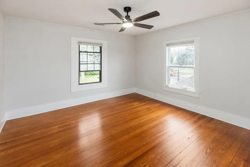Single Family Residence For Rent in Grayson County , 1025 W Walker Street, Denison, Texas 75020, 3 Bedroom, 2 Bathroom, Garage spaces, 1,864 Sqft, built in 1936, mls#21384511, Real Estate Agent in Denison, Homes For Rent in Grayson county, Homes For Rent in Denison, Realtor in Denison Texas, Real Estate Brokerage Independent Realty Texas, Luminita Cordes Realtor