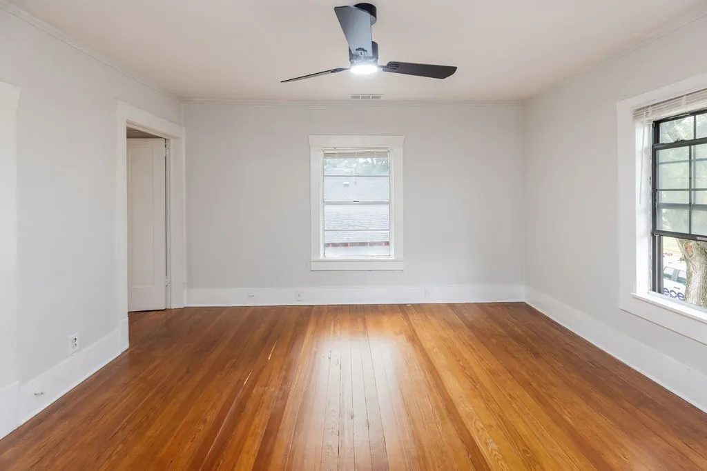 Single Family Residence For Rent in Grayson County , 1025 W Walker Street, Denison, Texas 75020, 3 Bedroom, 2 Bathroom, Garage spaces, 1,864 Sqft, built in 1936, mls#21384511, Real Estate Agent in Denison, Homes For Rent in Grayson county, Homes For Rent in Denison, Realtor in Denison Texas, Real Estate Brokerage Independent Realty Texas, Luminita Cordes Realtor