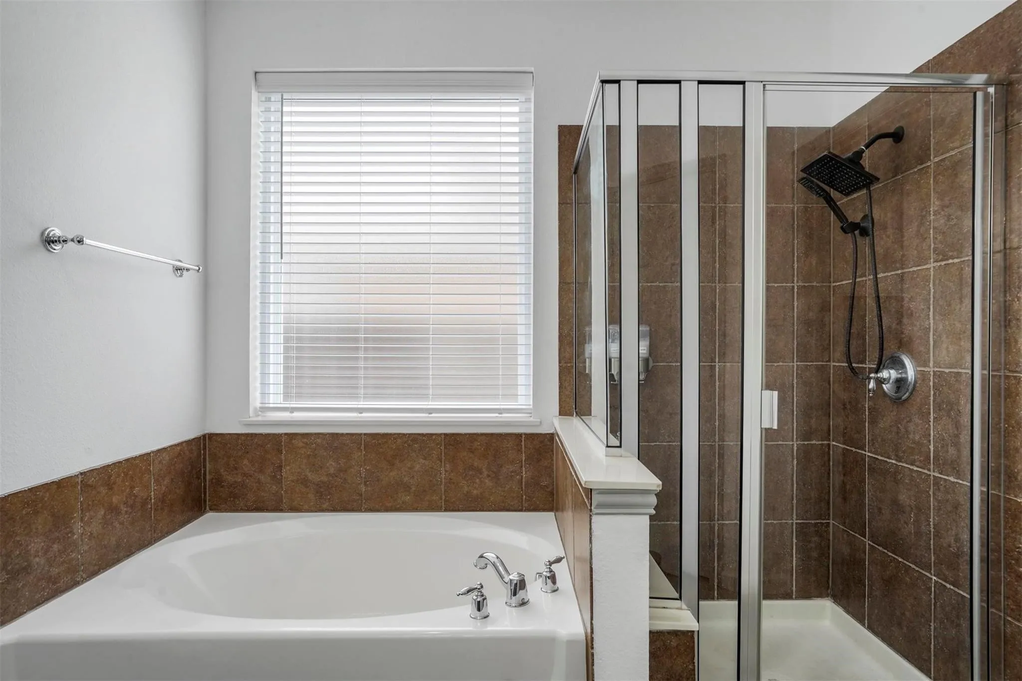 Single Family Residence For Sale in Tarrant County , 4924 Obrien Way, Fort Worth, Texas 76244, 3 Bedroom, 3 Bathroom, 2 Garage spaces, 2,798 Sqft, built in 2005, mls#21383447, Real Estate Agent in Fort Worth, Homes For Sale in Tarrant county, Homes For Sale in Fort Worth, Realtor in Fort Worth Texas, Real Estate Brokerage Independent Realty Texas, Luminita Cordes Realtor