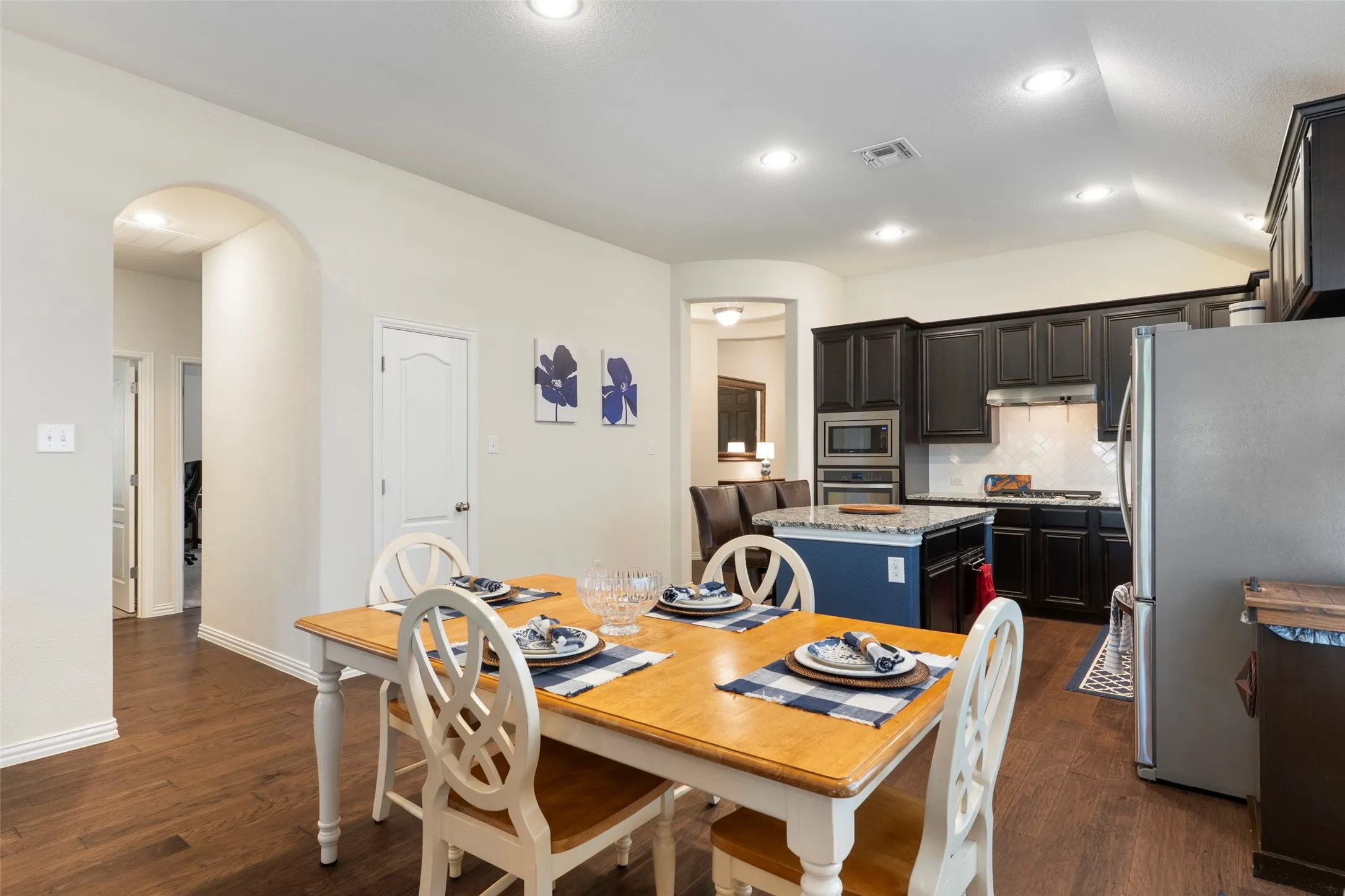Single Family Residence For Sale in Collin County , 1728 Journey Forth Trail, Wylie, Texas 75098, 3 Bedroom, 2 Bathroom, 2 Garage spaces, 2,088 Sqft, built in 2017, mls#21382636, Real Estate Agent in Wylie, Homes For Sale in Collin county, Homes For Sale in Wylie, Realtor in Wylie Texas, Real Estate Brokerage Independent Realty Texas, Luminita Cordes Realtor