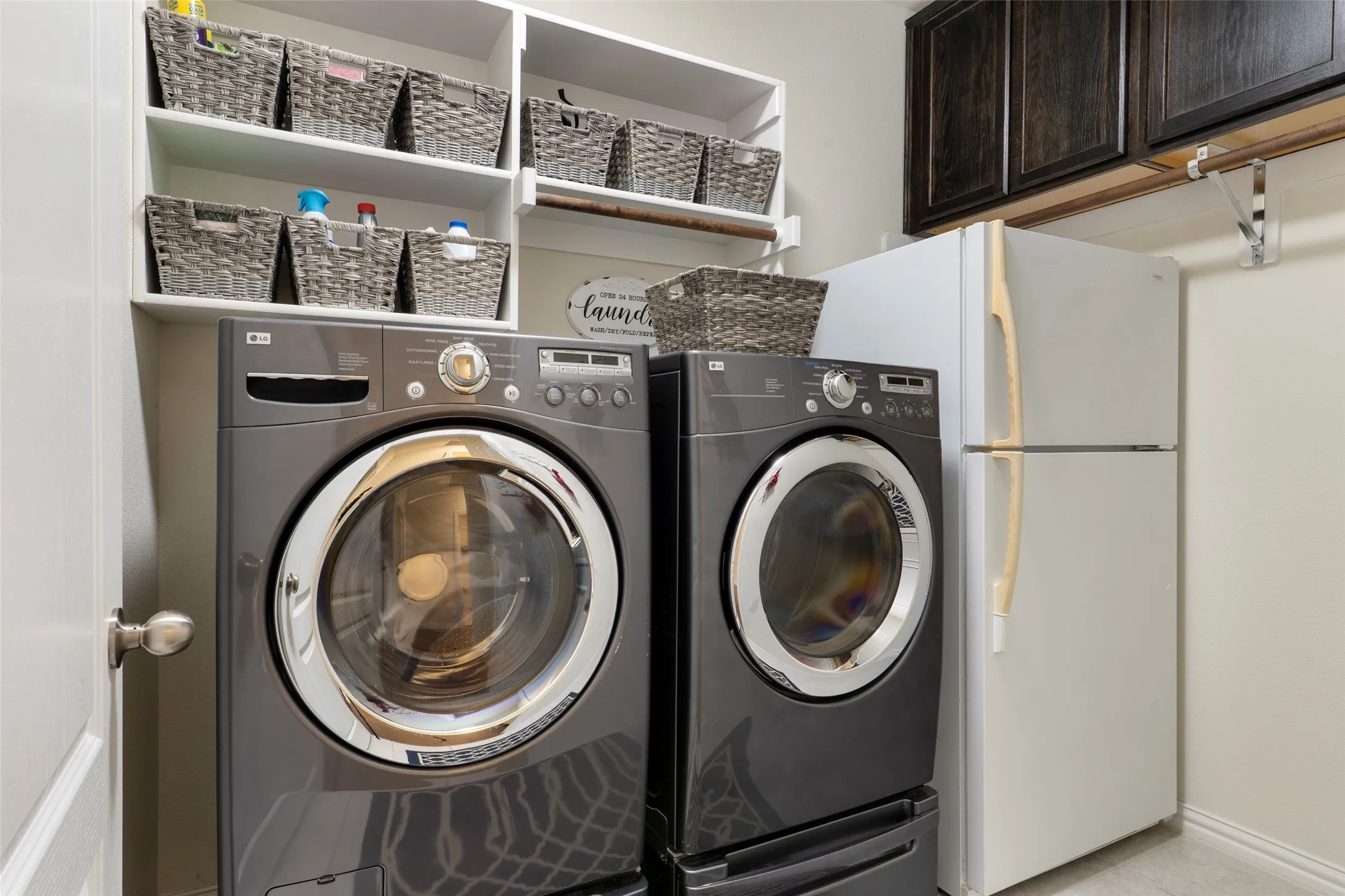 Large laundry room, and the washer-dryer stay!