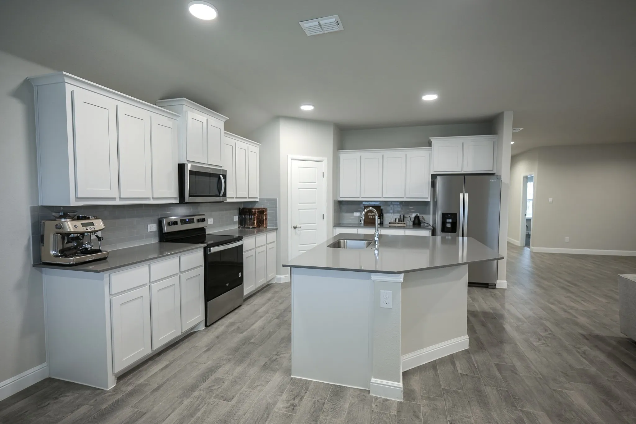 Single Family Residence For Rent in Johnson County , 725 Golden Gate Park Road, Alvarado, Texas 76009, 4 Bedroom, 2 Bathroom, 2 Garage spaces, 2,172 Sqft, built in 2023, mls#21382484, Real Estate Agent in Alvarado, Homes For Rent in Johnson county, Homes For Rent in Alvarado, Realtor in Alvarado Texas, Real Estate Brokerage Independent Realty Texas, Luminita Cordes Realtor