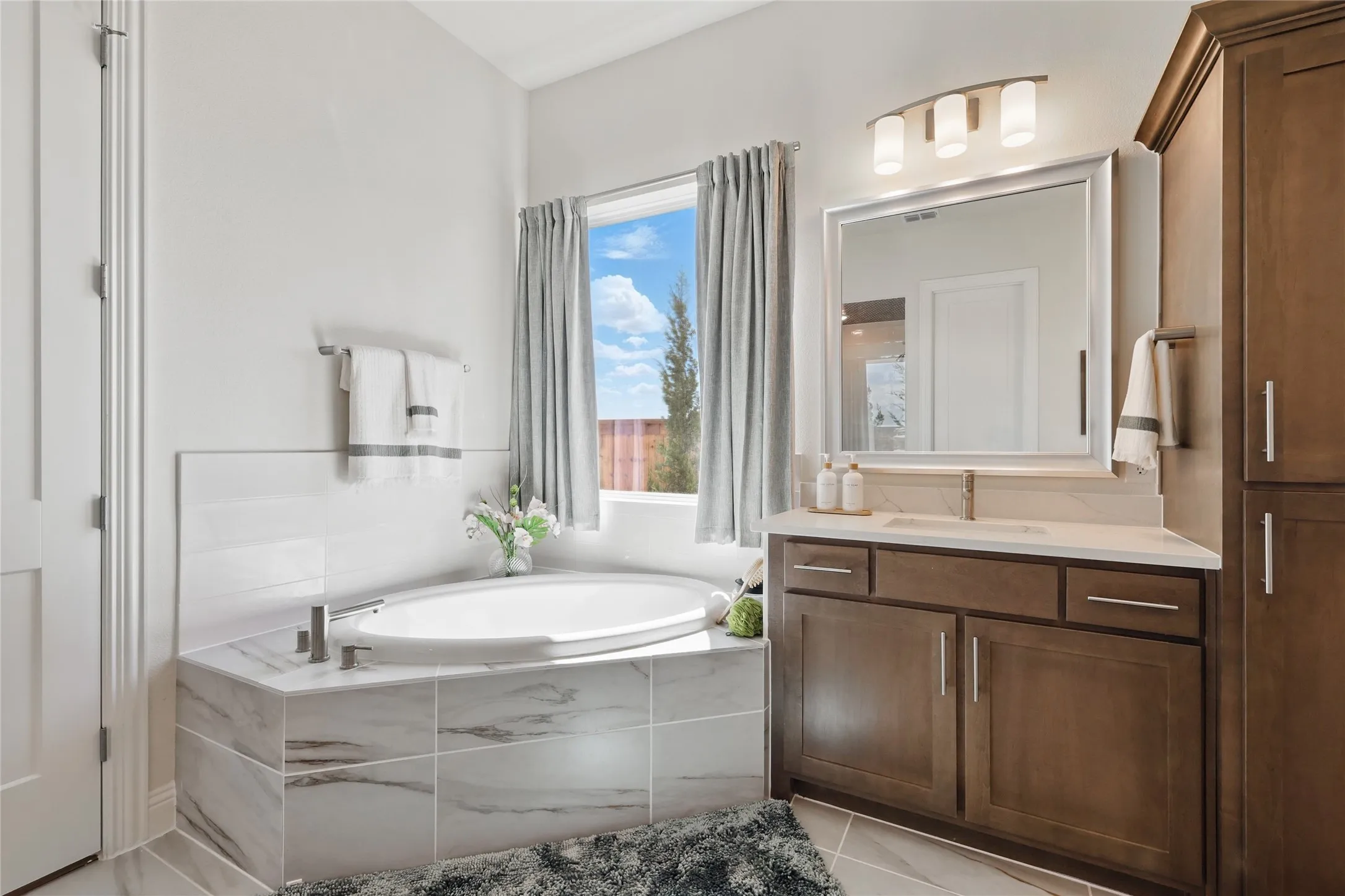 Model home photos of similar floorplans, not pictures of actual home.
