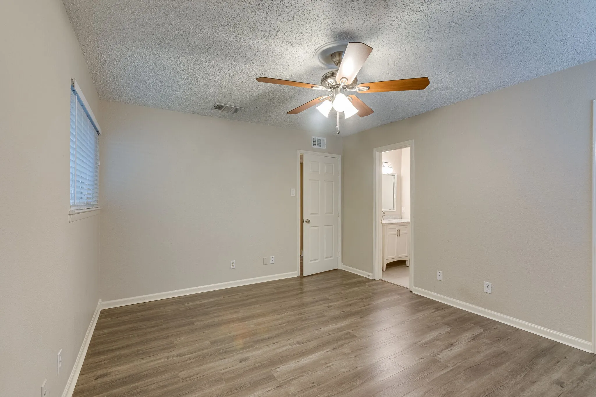 Single Family Residence For Rent in Dallas County , 508 Lexington Lane, Richardson, Texas 75080, 4 Bedroom, 3 Bathroom, Garage spaces, 1,705 Sqft, built in 1960, mls#21384523, Real Estate Agent in Richardson, Homes For Rent in Dallas county, Homes For Rent in Richardson, Realtor in Richardson Texas, Real Estate Brokerage Independent Realty Texas, Luminita Cordes Realtor