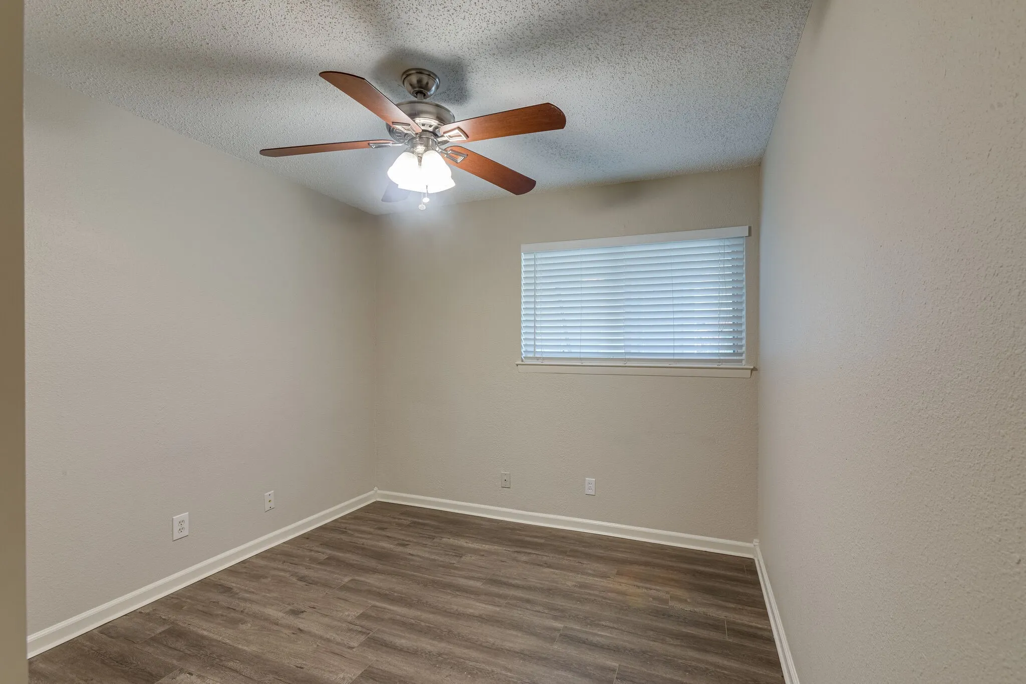 Single Family Residence For Rent in Dallas County , 508 Lexington Lane, Richardson, Texas 75080, 4 Bedroom, 3 Bathroom, Garage spaces, 1,705 Sqft, built in 1960, mls#21384523, Real Estate Agent in Richardson, Homes For Rent in Dallas county, Homes For Rent in Richardson, Realtor in Richardson Texas, Real Estate Brokerage Independent Realty Texas, Luminita Cordes Realtor