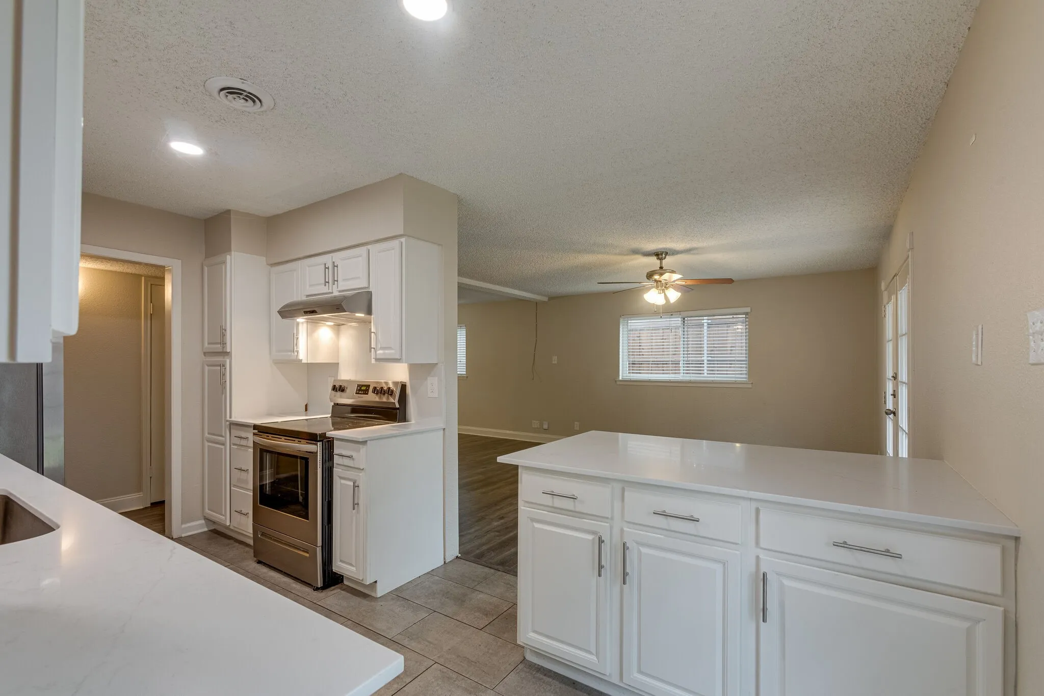 Single Family Residence For Rent in Dallas County , 508 Lexington Lane, Richardson, Texas 75080, 4 Bedroom, 3 Bathroom, Garage spaces, 1,705 Sqft, built in 1960, mls#21384523, Real Estate Agent in Richardson, Homes For Rent in Dallas county, Homes For Rent in Richardson, Realtor in Richardson Texas, Real Estate Brokerage Independent Realty Texas, Luminita Cordes Realtor
