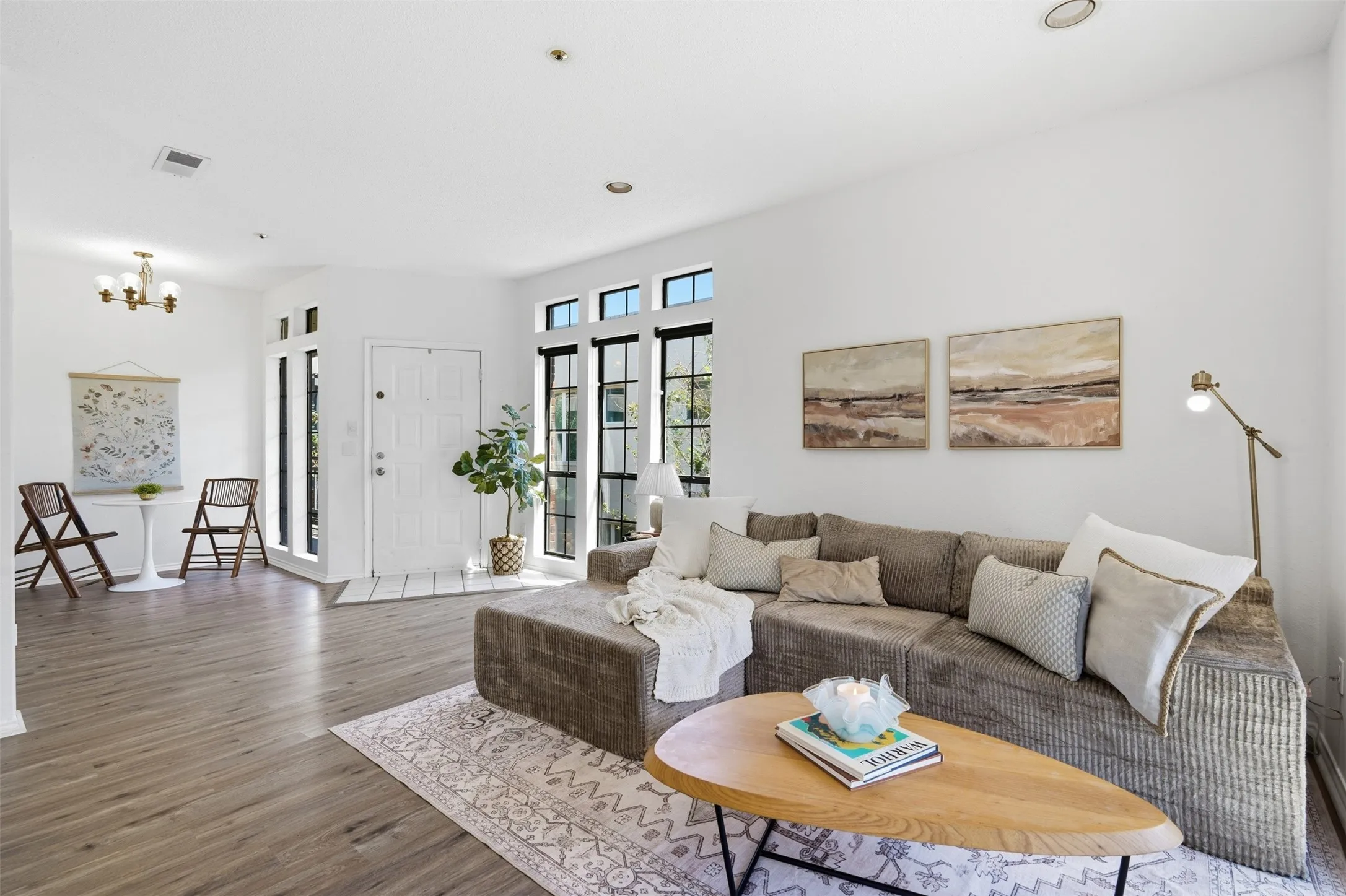 Condominium For Sale in Dallas County , 6248 Oram Street 14, Dallas, Texas 75214, 1 Bedroom, 1 Bathroom, Garage spaces, 685 Sqft, built in 1983, mls#21384365, Real Estate Agent in Dallas, Homes For Sale in Dallas county, Homes For Sale in Dallas, Realtor in Dallas Texas, Real Estate Brokerage Independent Realty Texas, Luminita Cordes Realtor