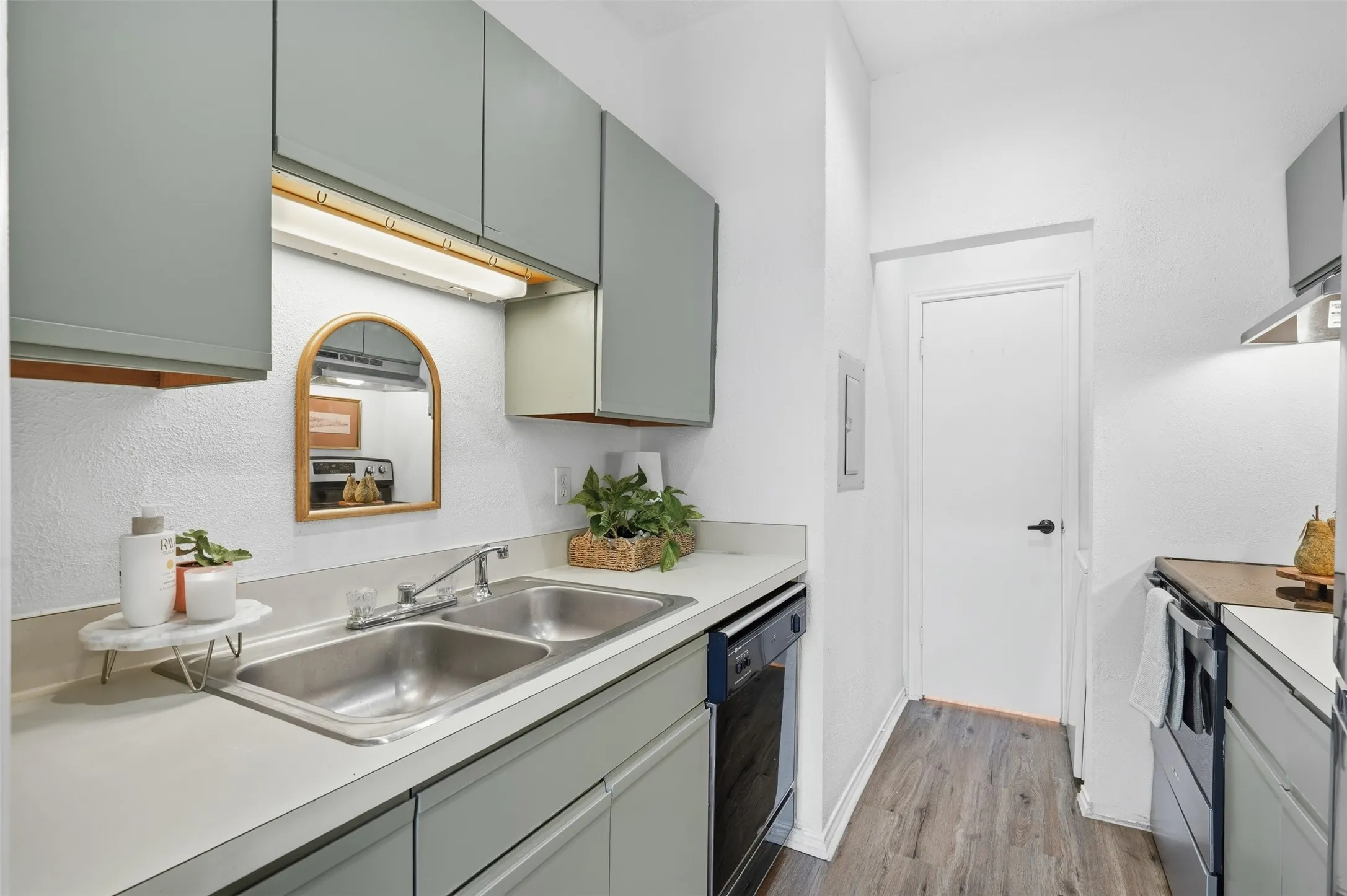 Condominium For Sale in Dallas County , 6248 Oram Street 14, Dallas, Texas 75214, 1 Bedroom, 1 Bathroom, Garage spaces, 685 Sqft, built in 1983, mls#21384365, Real Estate Agent in Dallas, Homes For Sale in Dallas county, Homes For Sale in Dallas, Realtor in Dallas Texas, Real Estate Brokerage Independent Realty Texas, Luminita Cordes Realtor