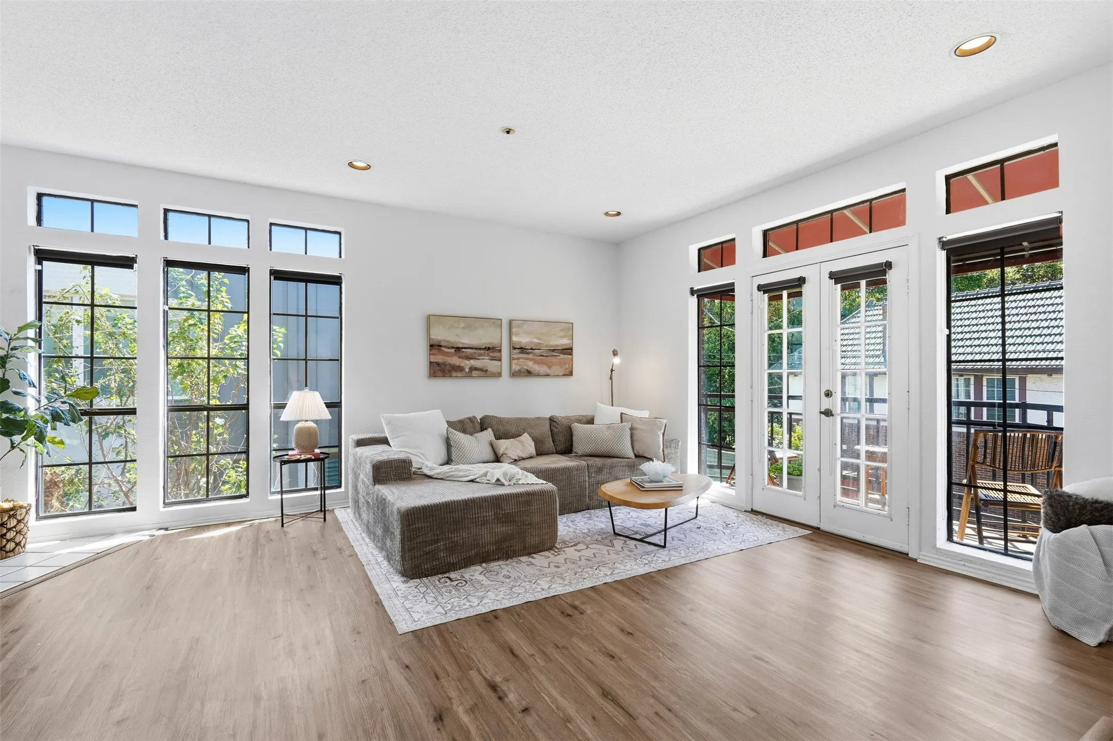 Condominium For Sale in Dallas County , 6248 Oram Street 14, Dallas, Texas 75214, 1 Bedroom, 1 Bathroom, Garage spaces, 685 Sqft, built in 1983, mls#21384365, Real Estate Agent in Dallas, Homes For Sale in Dallas county, Homes For Sale in Dallas, Realtor in Dallas Texas, Real Estate Brokerage Independent Realty Texas, Luminita Cordes Realtor