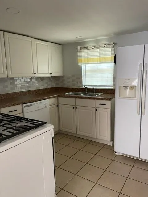 Single Family Residence For Rent in Taylor County , 1530 Portland Avenue, Abilene, Texas 79605, 3 Bedroom, 2 Bathroom, Garage spaces, 1,054 Sqft, built in 1936, mls#21384521, Real Estate Agent in Abilene, Homes For Rent in Taylor county, Homes For Rent in Abilene, Realtor in Abilene Texas, Real Estate Brokerage Independent Realty Texas, Luminita Cordes Realtor
