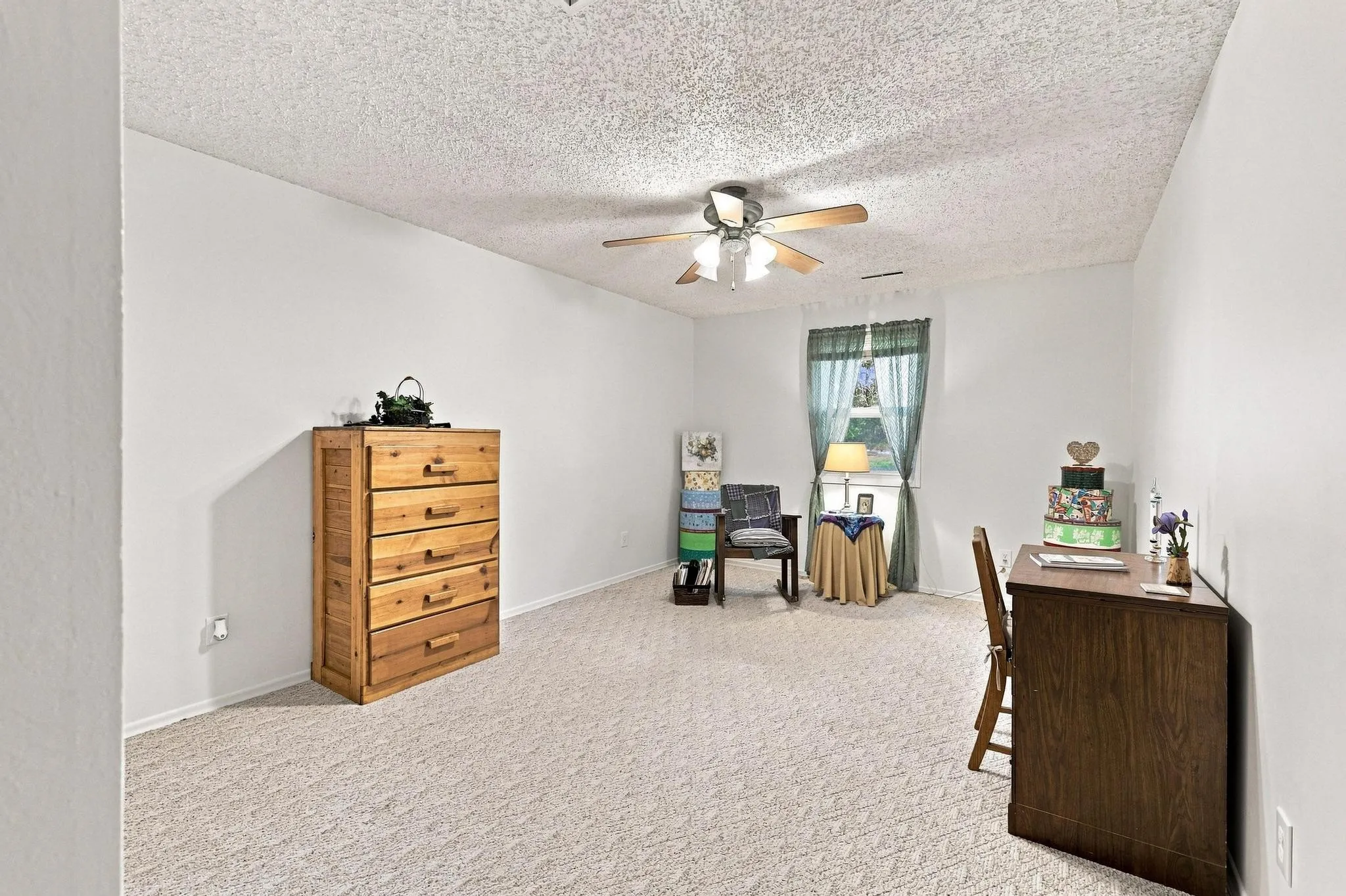 Single Family Residence For Sale in Fannin County , 2126 County Road 1450, Bonham, Texas 75418, 3 Bedroom, 2 Bathroom, 2 Garage spaces, 2,315 Sqft, built in 1974, mls#21381858, Real Estate Agent in Bonham, Homes For Sale in Fannin county, Homes For Sale in Bonham, Realtor in Bonham Texas, Real Estate Brokerage Independent Realty Texas, Luminita Cordes Realtor