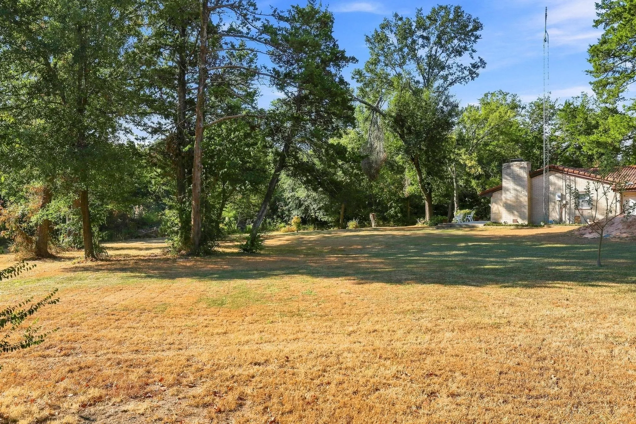 Single Family Residence For Sale in Fannin County , 2126 County Road 1450, Bonham, Texas 75418, 3 Bedroom, 2 Bathroom, 2 Garage spaces, 2,315 Sqft, built in 1974, mls#21381858, Real Estate Agent in Bonham, Homes For Sale in Fannin county, Homes For Sale in Bonham, Realtor in Bonham Texas, Real Estate Brokerage Independent Realty Texas, Luminita Cordes Realtor