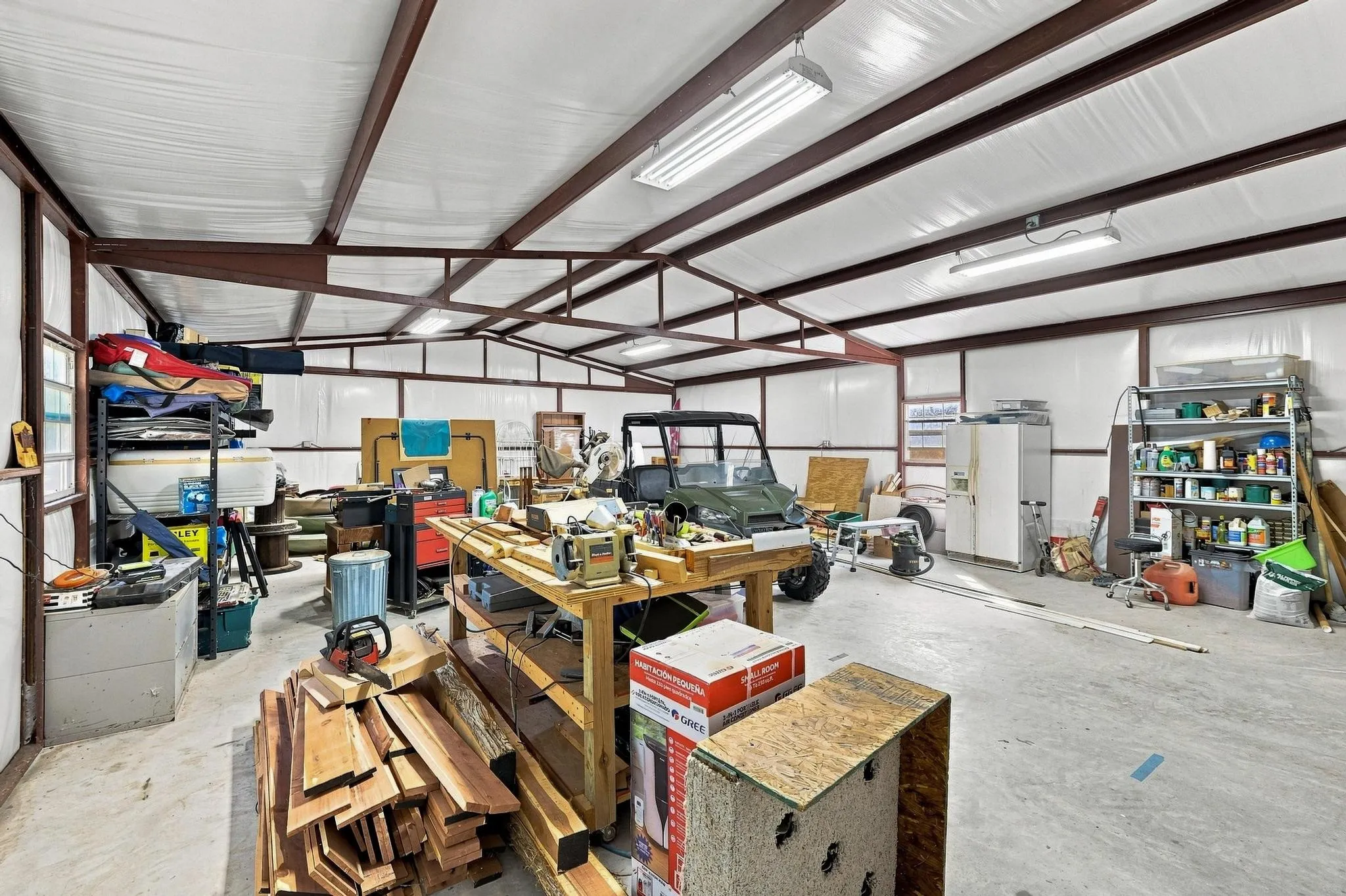 Single Family Residence For Sale in Fannin County , 2126 County Road 1450, Bonham, Texas 75418, 3 Bedroom, 2 Bathroom, 2 Garage spaces, 2,315 Sqft, built in 1974, mls#21381858, Real Estate Agent in Bonham, Homes For Sale in Fannin county, Homes For Sale in Bonham, Realtor in Bonham Texas, Real Estate Brokerage Independent Realty Texas, Luminita Cordes Realtor