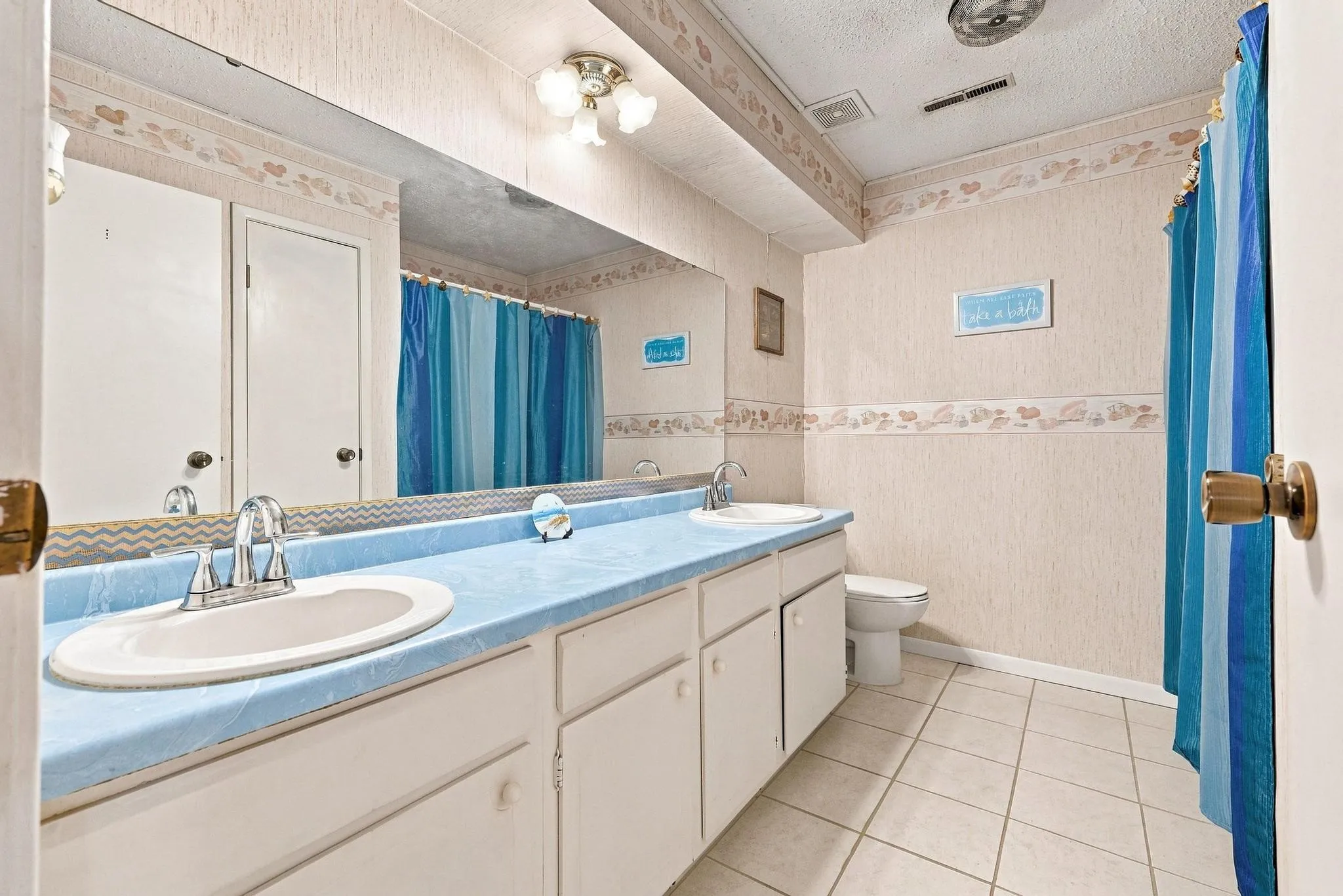 Single Family Residence For Sale in Fannin County , 2126 County Road 1450, Bonham, Texas 75418, 3 Bedroom, 2 Bathroom, 2 Garage spaces, 2,315 Sqft, built in 1974, mls#21381858, Real Estate Agent in Bonham, Homes For Sale in Fannin county, Homes For Sale in Bonham, Realtor in Bonham Texas, Real Estate Brokerage Independent Realty Texas, Luminita Cordes Realtor