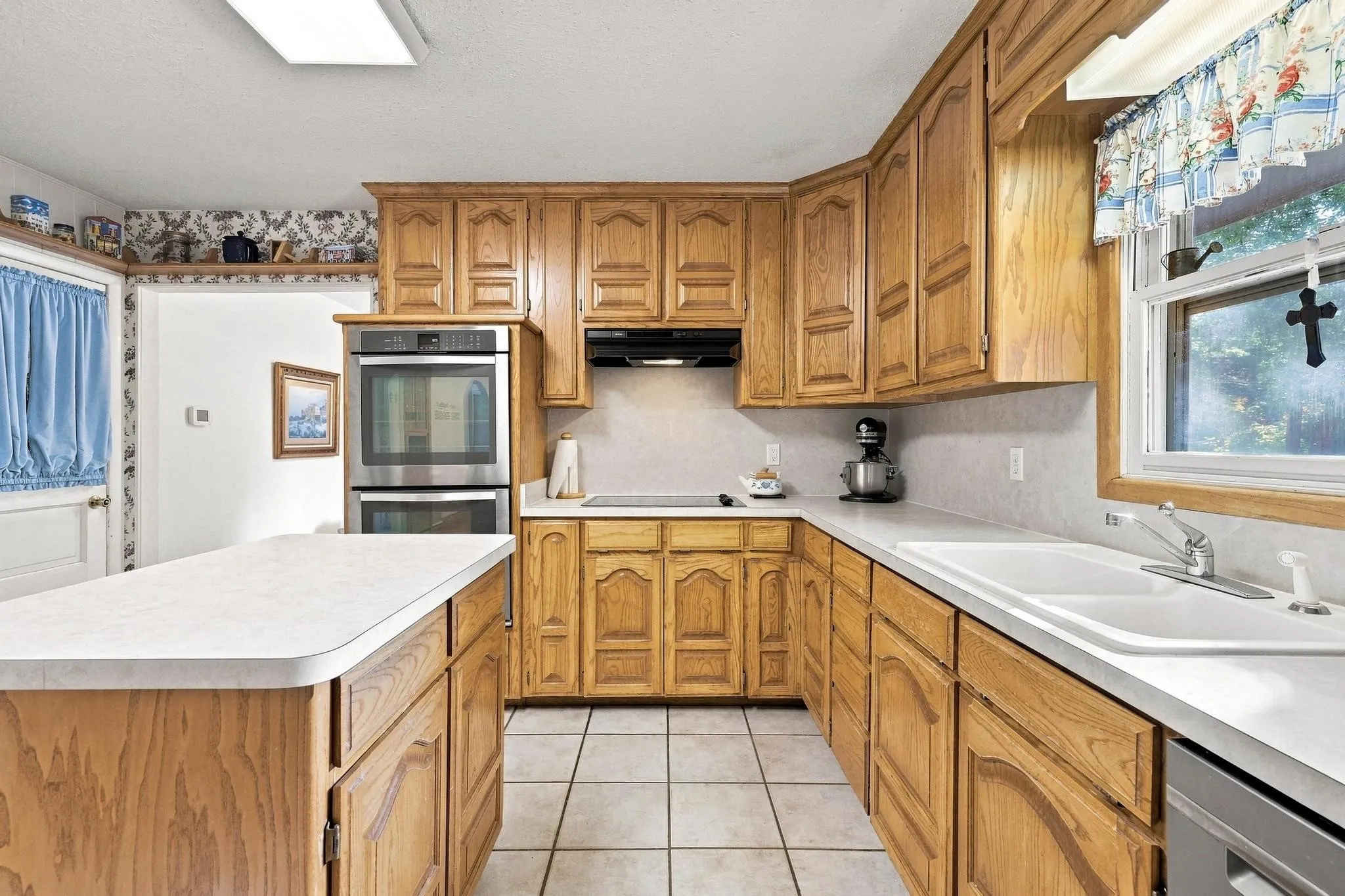 Single Family Residence For Sale in Fannin County , 2126 County Road 1450, Bonham, Texas 75418, 3 Bedroom, 2 Bathroom, 2 Garage spaces, 2,315 Sqft, built in 1974, mls#21381858, Real Estate Agent in Bonham, Homes For Sale in Fannin county, Homes For Sale in Bonham, Realtor in Bonham Texas, Real Estate Brokerage Independent Realty Texas, Luminita Cordes Realtor