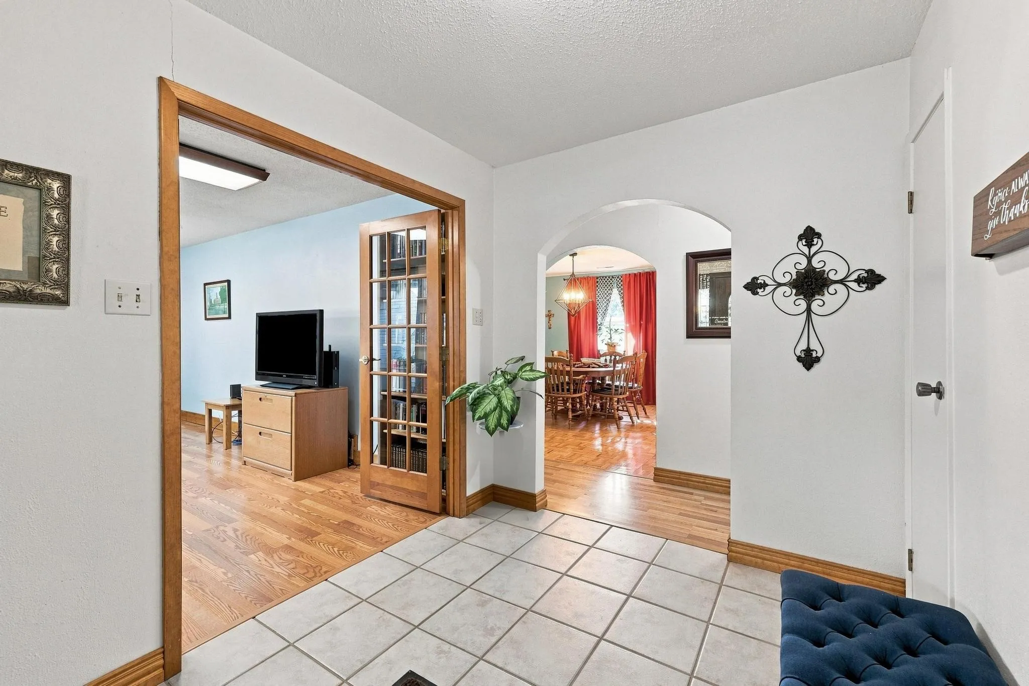 Single Family Residence For Sale in Fannin County , 2126 County Road 1450, Bonham, Texas 75418, 3 Bedroom, 2 Bathroom, 2 Garage spaces, 2,315 Sqft, built in 1974, mls#21381858, Real Estate Agent in Bonham, Homes For Sale in Fannin county, Homes For Sale in Bonham, Realtor in Bonham Texas, Real Estate Brokerage Independent Realty Texas, Luminita Cordes Realtor