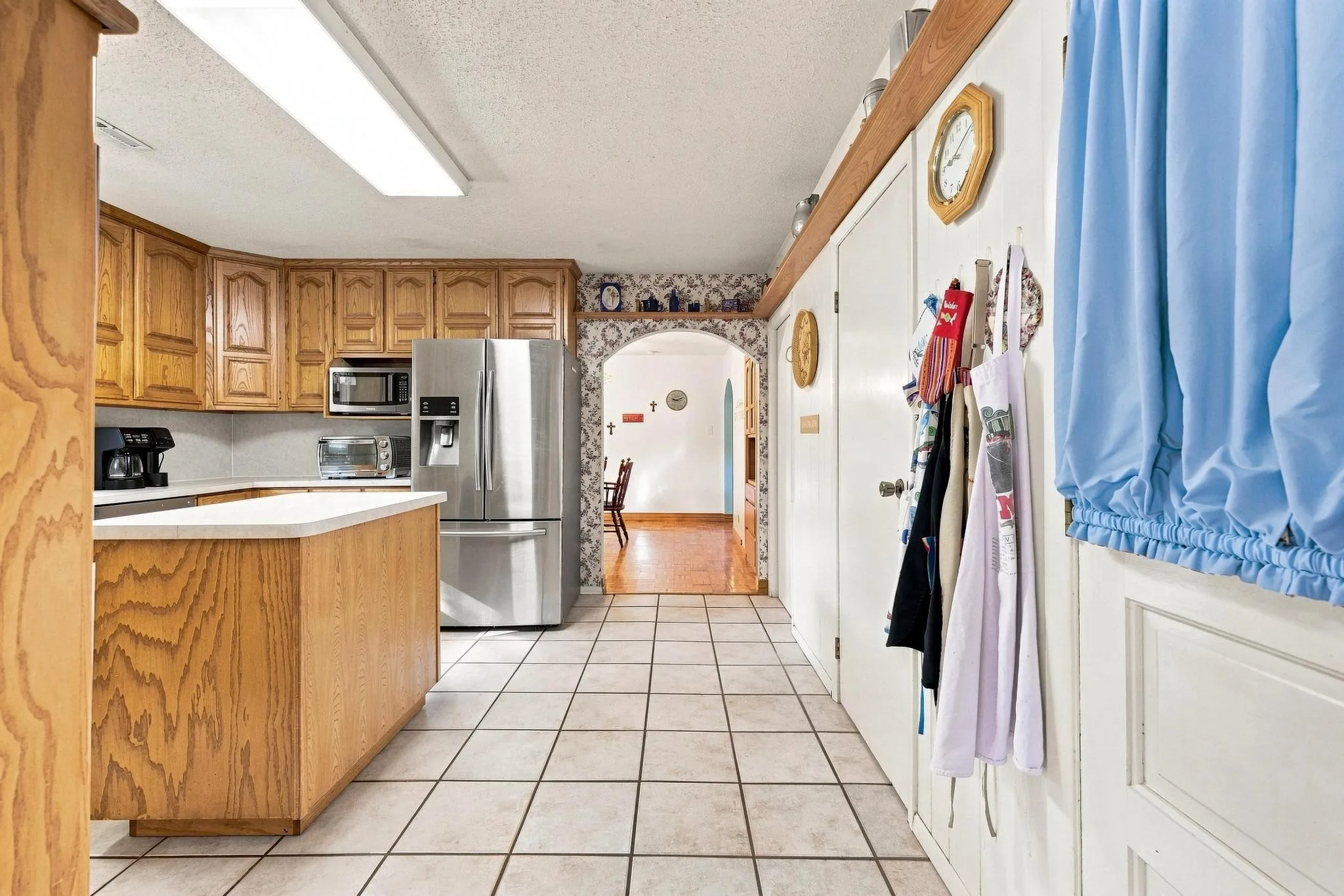 Single Family Residence For Sale in Fannin County , 2126 County Road 1450, Bonham, Texas 75418, 3 Bedroom, 2 Bathroom, 2 Garage spaces, 2,315 Sqft, built in 1974, mls#21381858, Real Estate Agent in Bonham, Homes For Sale in Fannin county, Homes For Sale in Bonham, Realtor in Bonham Texas, Real Estate Brokerage Independent Realty Texas, Luminita Cordes Realtor