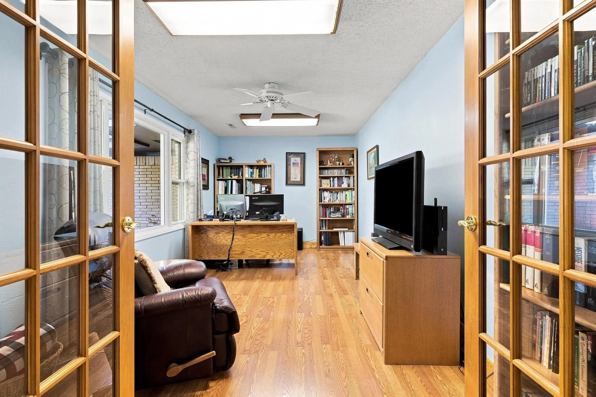 Single Family Residence For Sale in Fannin County , 2126 County Road 1450, Bonham, Texas 75418, 3 Bedroom, 2 Bathroom, 2 Garage spaces, 2,315 Sqft, built in 1974, mls#21381858, Real Estate Agent in Bonham, Homes For Sale in Fannin county, Homes For Sale in Bonham, Realtor in Bonham Texas, Real Estate Brokerage Independent Realty Texas, Luminita Cordes Realtor