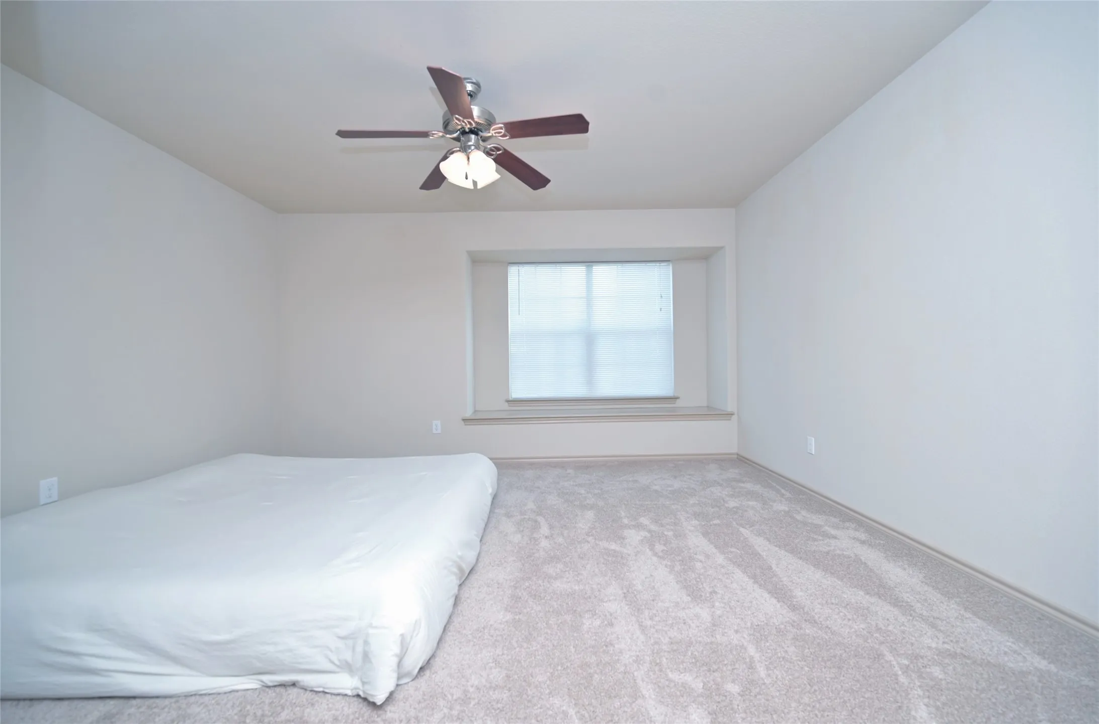 Single Family Residence For Sale in Tarrant County , 5300 Britton Ridge Lane, Fort Worth, Texas 76179, 3 Bedroom, 3 Bathroom, 2 Garage spaces, 1,750 Sqft, built in 2009, mls#21358509, Real Estate Agent in Fort Worth, Homes For Sale in Tarrant county, Homes For Sale in Fort Worth, Realtor in Fort Worth Texas, Real Estate Brokerage Independent Realty Texas, Luminita Cordes Realtor