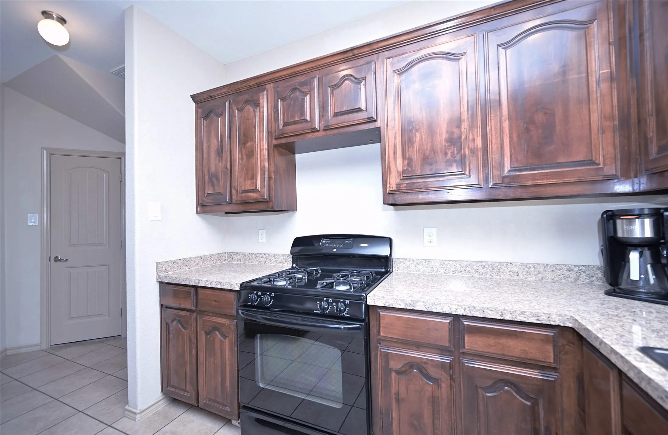 Single Family Residence For Sale in Tarrant County , 5300 Britton Ridge Lane, Fort Worth, Texas 76179, 3 Bedroom, 3 Bathroom, 2 Garage spaces, 1,750 Sqft, built in 2009, mls#21358509, Real Estate Agent in Fort Worth, Homes For Sale in Tarrant county, Homes For Sale in Fort Worth, Realtor in Fort Worth Texas, Real Estate Brokerage Independent Realty Texas, Luminita Cordes Realtor